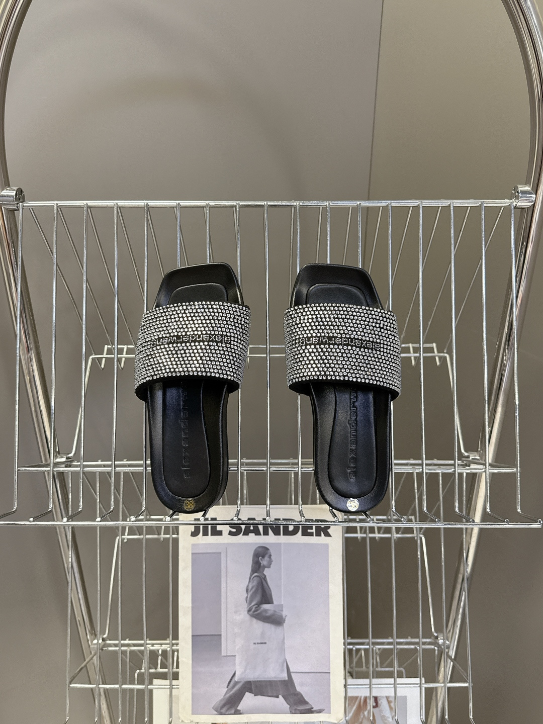 Alexander Wang亚历山大王春夏最新款方头一字拖超多明星网红种草 鞋面采用满铺水钻水晶缀饰点缀