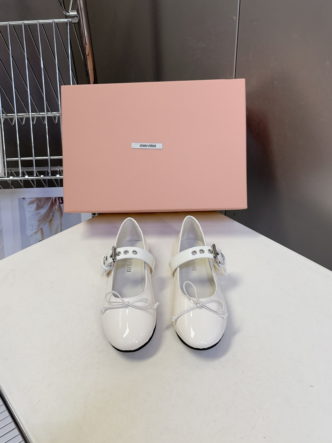 MiuMiu缪缪最新走秀款复古休闲鞋 玛丽珍鞋官方秀场出镜率最高的单品 超多明星时尚博主种草 miu系穿