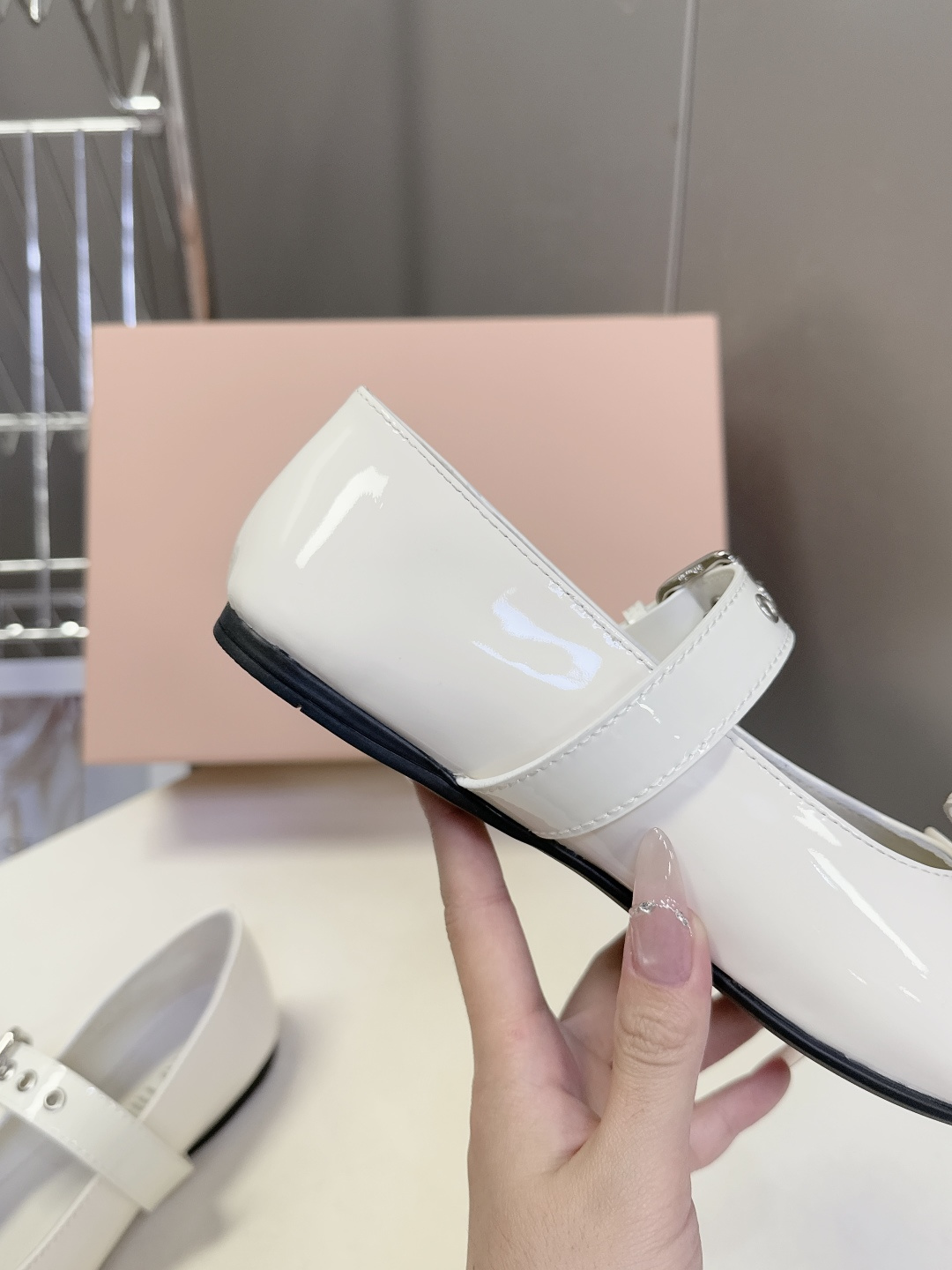 MiuMiu缪缪最新走秀款复古休闲鞋 玛丽珍鞋官方秀场出镜率最高的单品 超多明星时尚博主种草 miu系穿