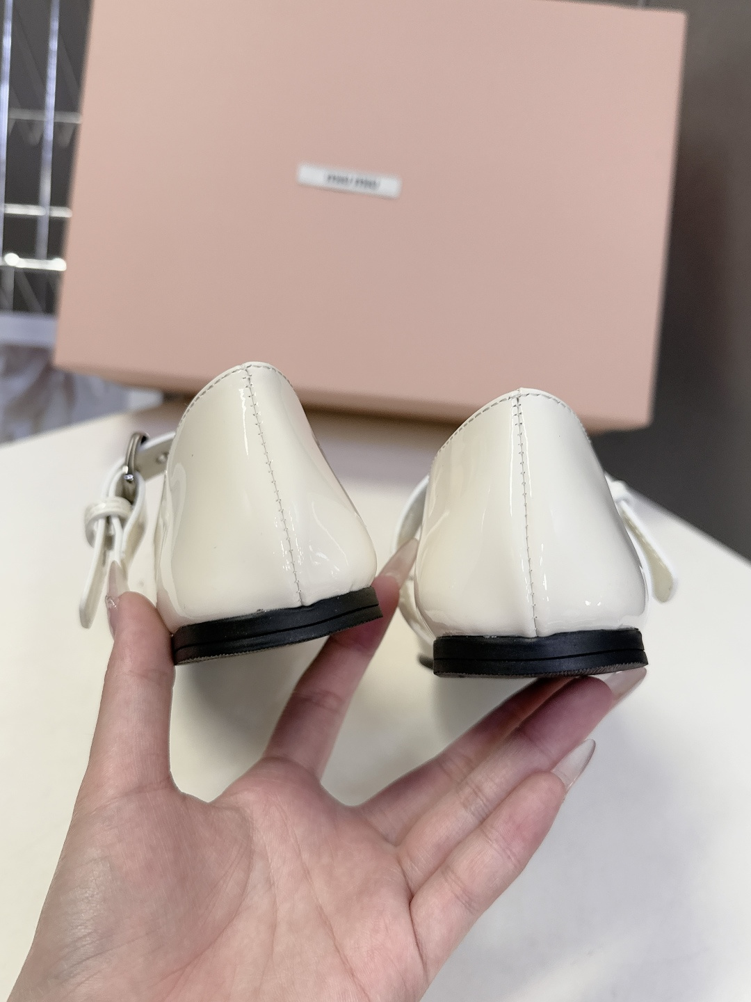 MiuMiu缪缪最新走秀款复古休闲鞋 玛丽珍鞋官方秀场出镜率最高的单品 超多明星时尚博主种草 miu系穿