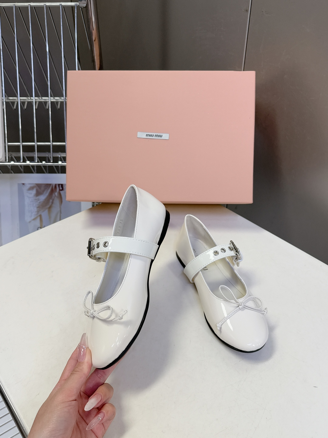 MiuMiu缪缪最新走秀款复古休闲鞋 玛丽珍鞋官方秀场出镜率最高的单品 超多明星时尚博主种草 miu系穿