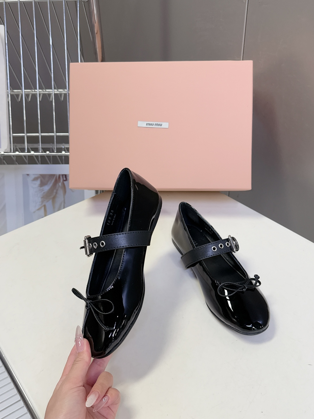 MiuMiu缪缪最新走秀款复古休闲鞋 玛丽珍鞋官方秀场出镜率最高的单品 超多明星时尚博主种草 miu系穿