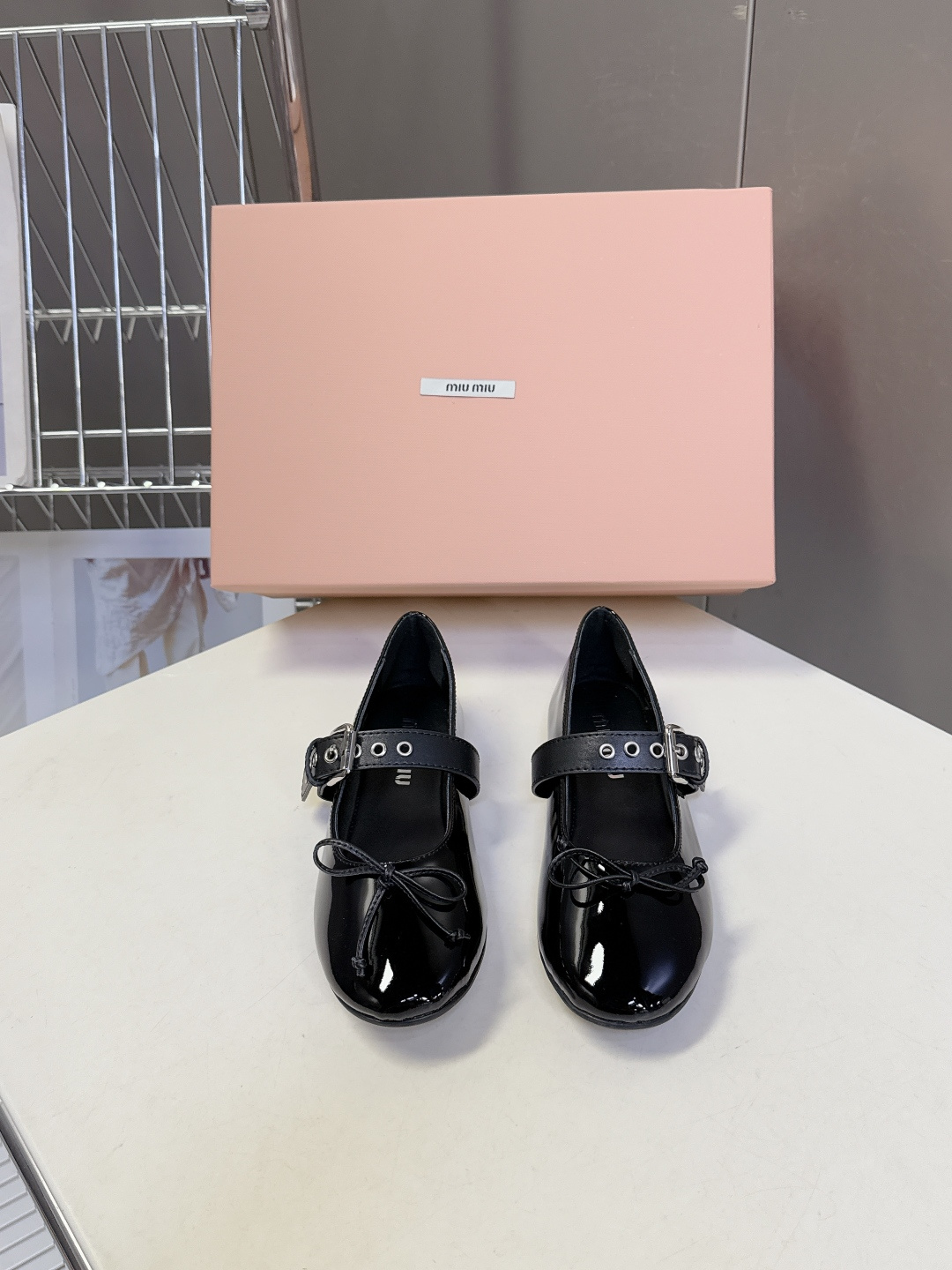 MiuMiu缪缪最新走秀款复古休闲鞋 玛丽珍鞋官方秀场出镜率最高的单品 超多明星时尚博主种草 miu系穿