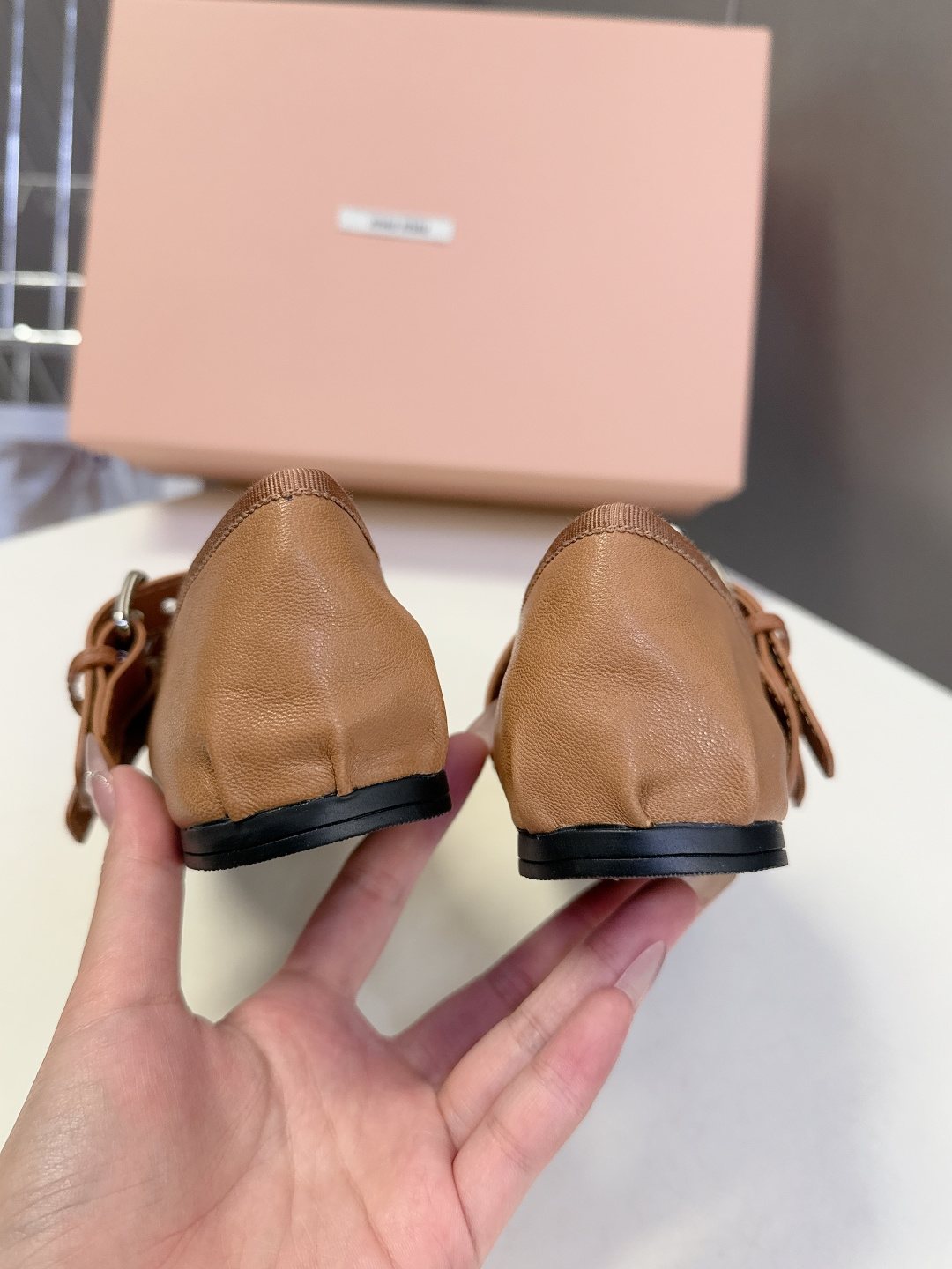 MiuMiu缪缪最新走秀款复古休闲鞋 玛丽珍鞋官方秀场出镜率最高的单品 超多明星时尚博主种草 miu系穿