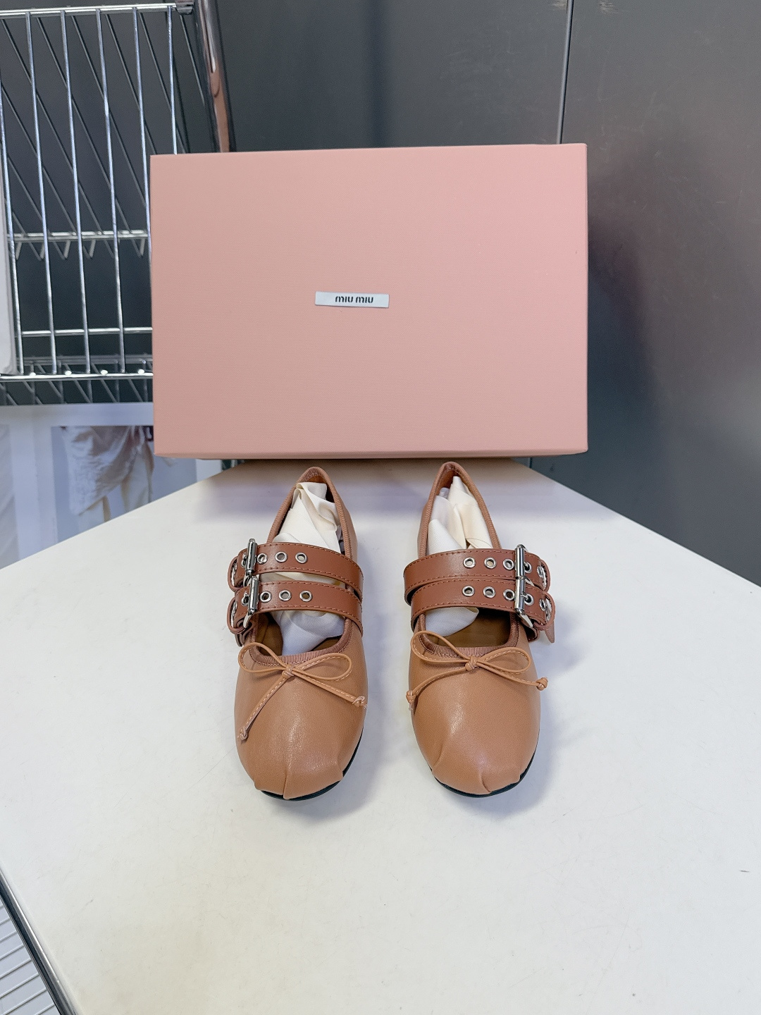 MiuMiu缪缪最新走秀款复古休闲鞋 玛丽珍鞋官方秀场出镜率最高的单品 超多明星时尚博主种草 miu系穿