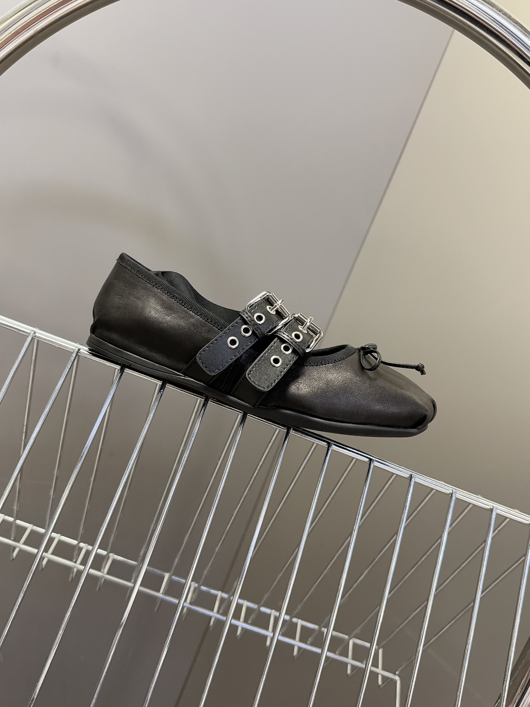 MiuMiu缪缪最新走秀款复古休闲鞋 玛丽珍鞋官方秀场出镜率最高的单品 超多明星时尚博主种草 miu系穿