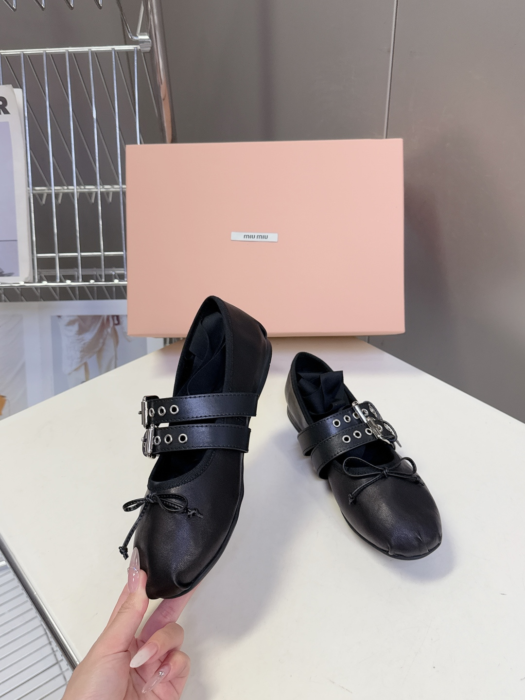 MiuMiu缪缪最新走秀款复古休闲鞋 玛丽珍鞋官方秀场出镜率最高的单品 超多明星时尚博主种草 miu系穿