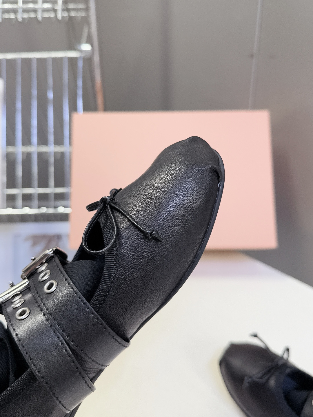 MiuMiu缪缪最新走秀款复古休闲鞋 玛丽珍鞋官方秀场出镜率最高的单品 超多明星时尚博主种草 miu系穿