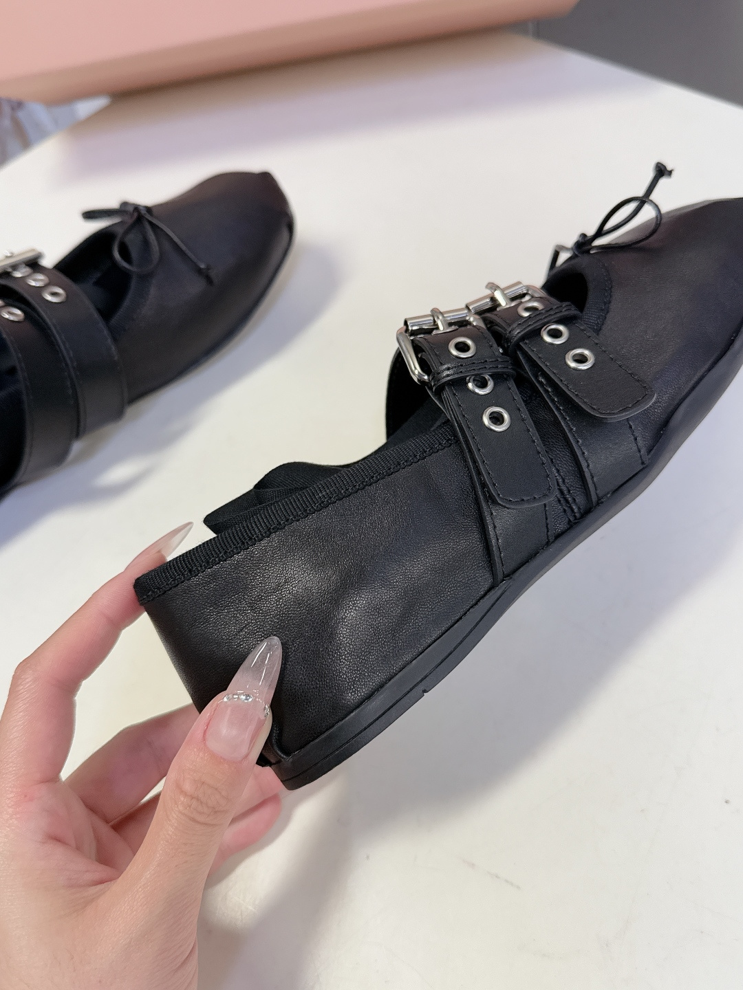 MiuMiu缪缪最新走秀款复古休闲鞋 玛丽珍鞋官方秀场出镜率最高的单品 超多明星时尚博主种草 miu系穿