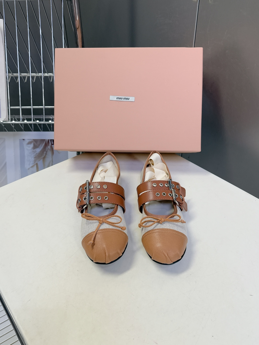 MiuMiu缪缪最新走秀款复古休闲鞋 玛丽珍鞋官方秀场出镜率最高的单品 超多明星时尚博主种草 miu系穿