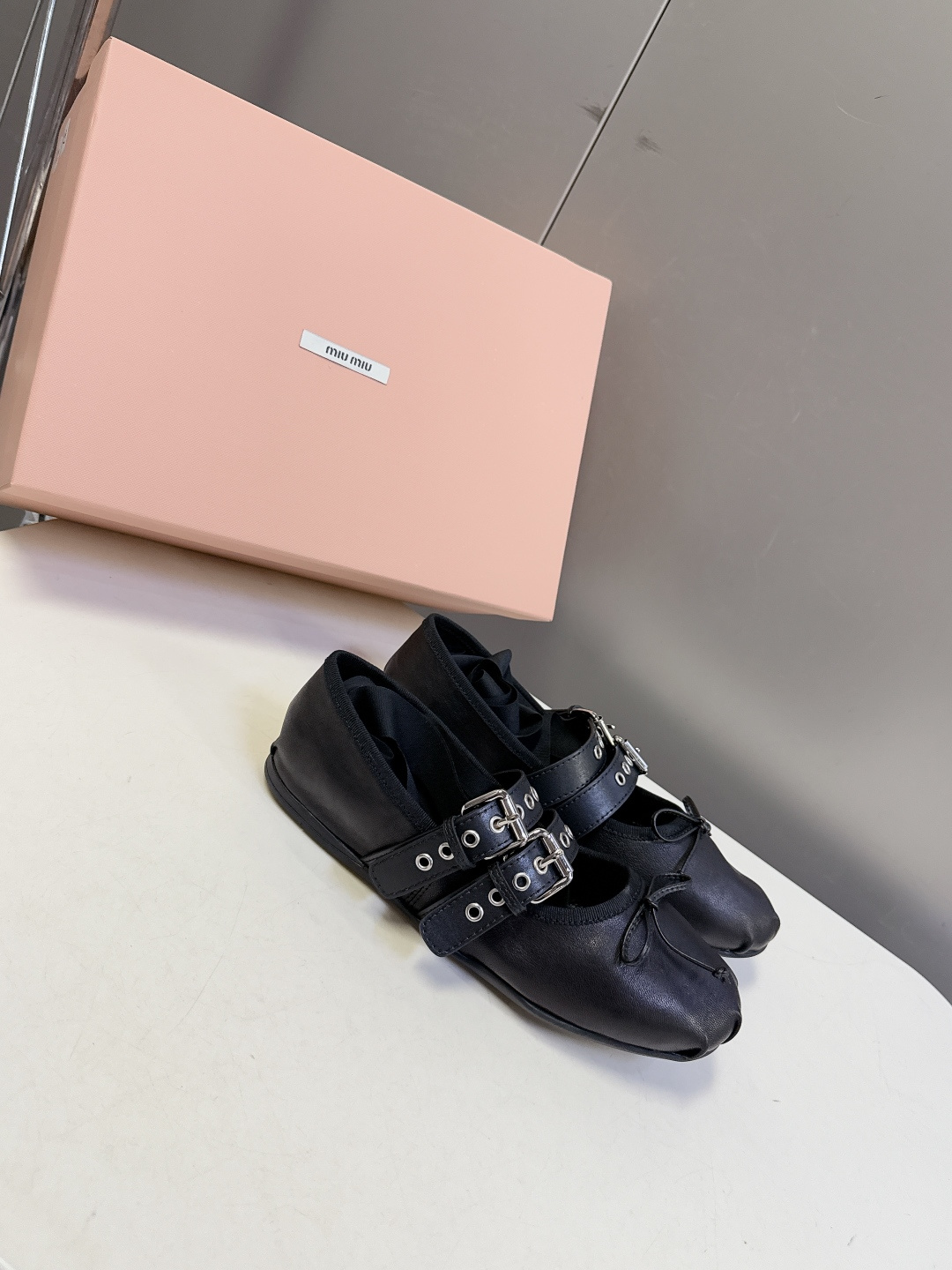 MiuMiu缪缪最新走秀款复古休闲鞋 玛丽珍鞋官方秀场出镜率最高的单品 超多明星时尚博主种草 miu系穿