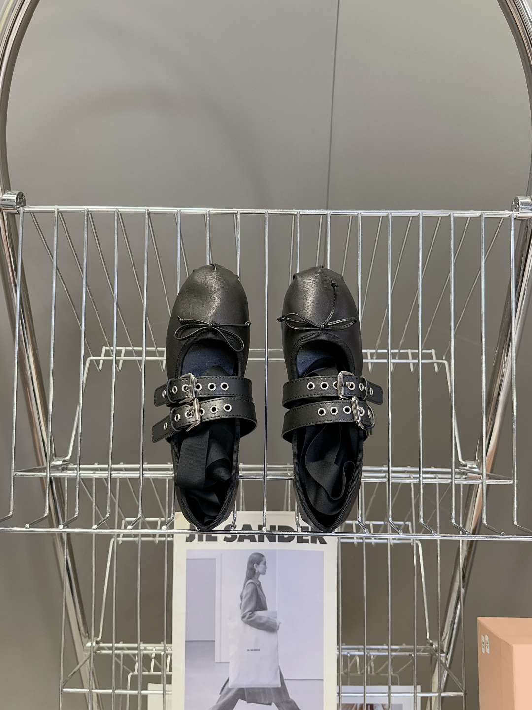 MiuMiu缪缪最新走秀款复古休闲鞋 玛丽珍鞋官方秀场出镜率最高的单品 超多明星时尚博主种草 miu系穿