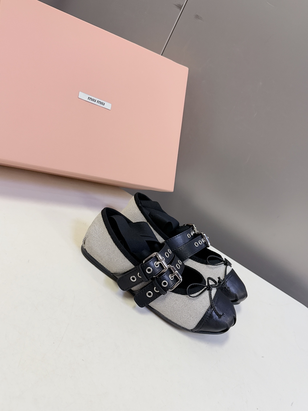 MiuMiu缪缪最新走秀款复古休闲鞋 玛丽珍鞋官方秀场出镜率最高的单品 超多明星时尚博主种草 miu系穿