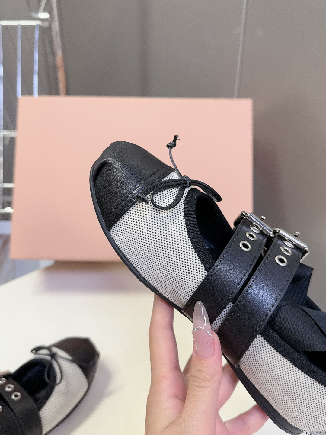 MiuMiu缪缪最新走秀款复古休闲鞋 玛丽珍鞋官方秀场出镜率最高的单品 超多明星时尚博主种草 miu系穿