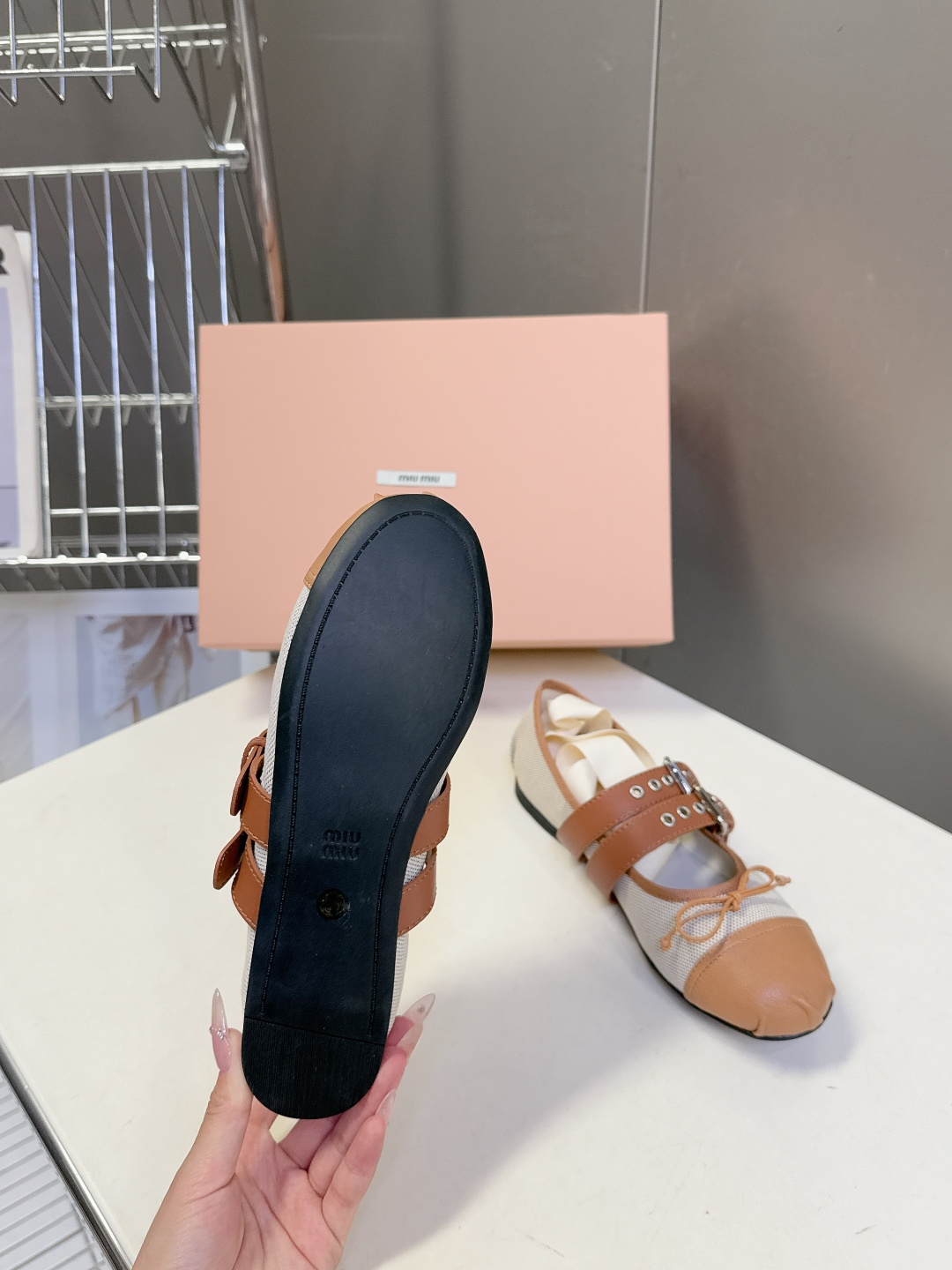 MiuMiu缪缪最新走秀款复古休闲鞋 玛丽珍鞋官方秀场出镜率最高的单品 超多明星时尚博主种草 miu系穿