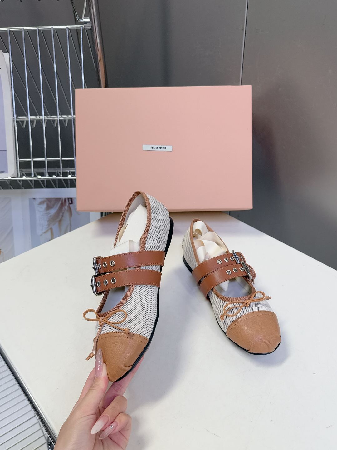 MiuMiu缪缪最新走秀款复古休闲鞋 玛丽珍鞋官方秀场出镜率最高的单品 超多明星时尚博主种草 miu系穿