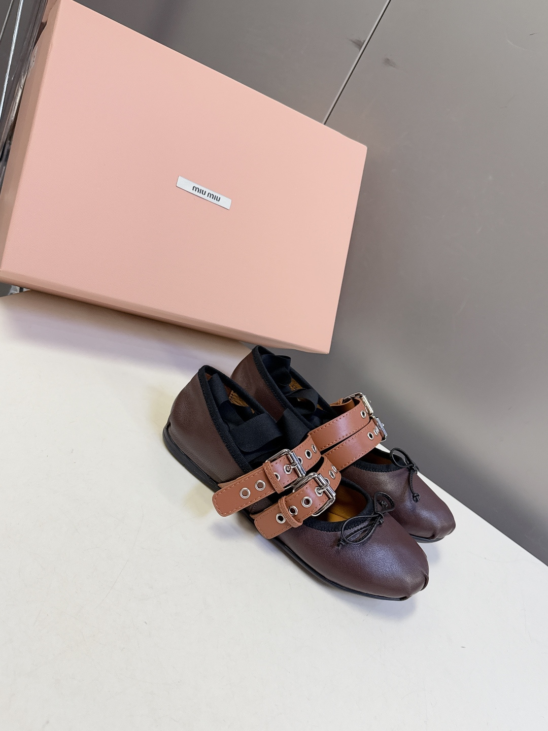 MiuMiu缪缪最新走秀款复古休闲鞋 玛丽珍鞋官方秀场出镜率最高的单品 超多明星时尚博主种草 miu系穿