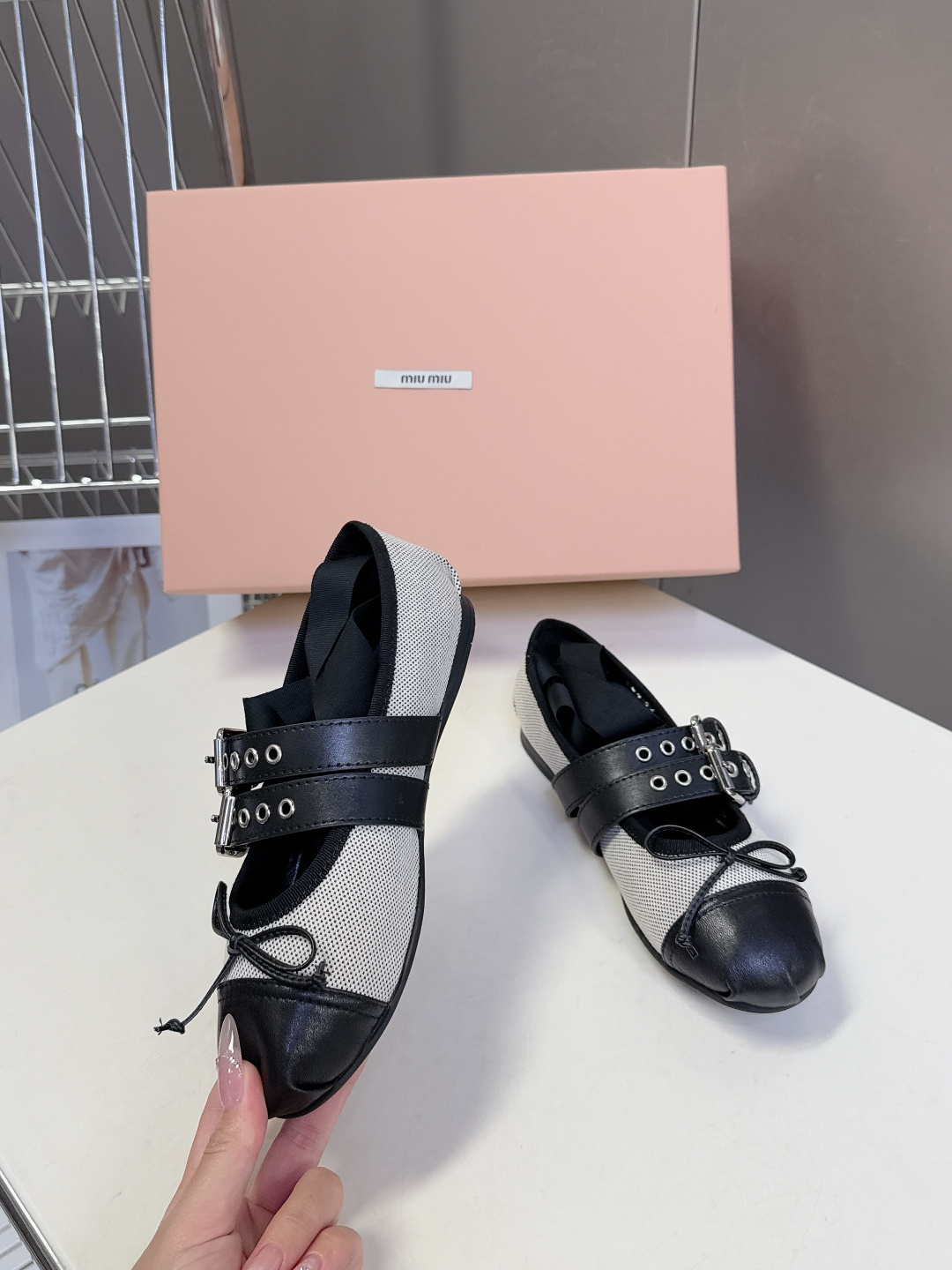 MiuMiu缪缪最新走秀款复古休闲鞋 玛丽珍鞋官方秀场出镜率最高的单品 超多明星时尚博主种草 miu系穿