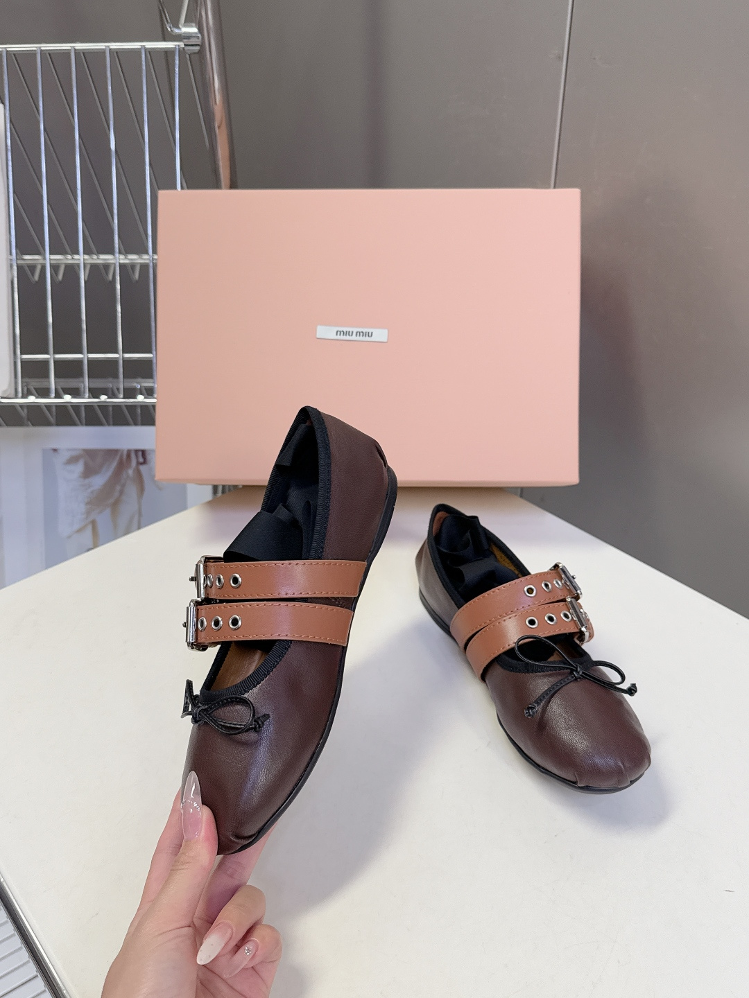 MiuMiu缪缪最新走秀款复古休闲鞋 玛丽珍鞋官方秀场出镜率最高的单品 超多明星时尚博主种草 miu系穿