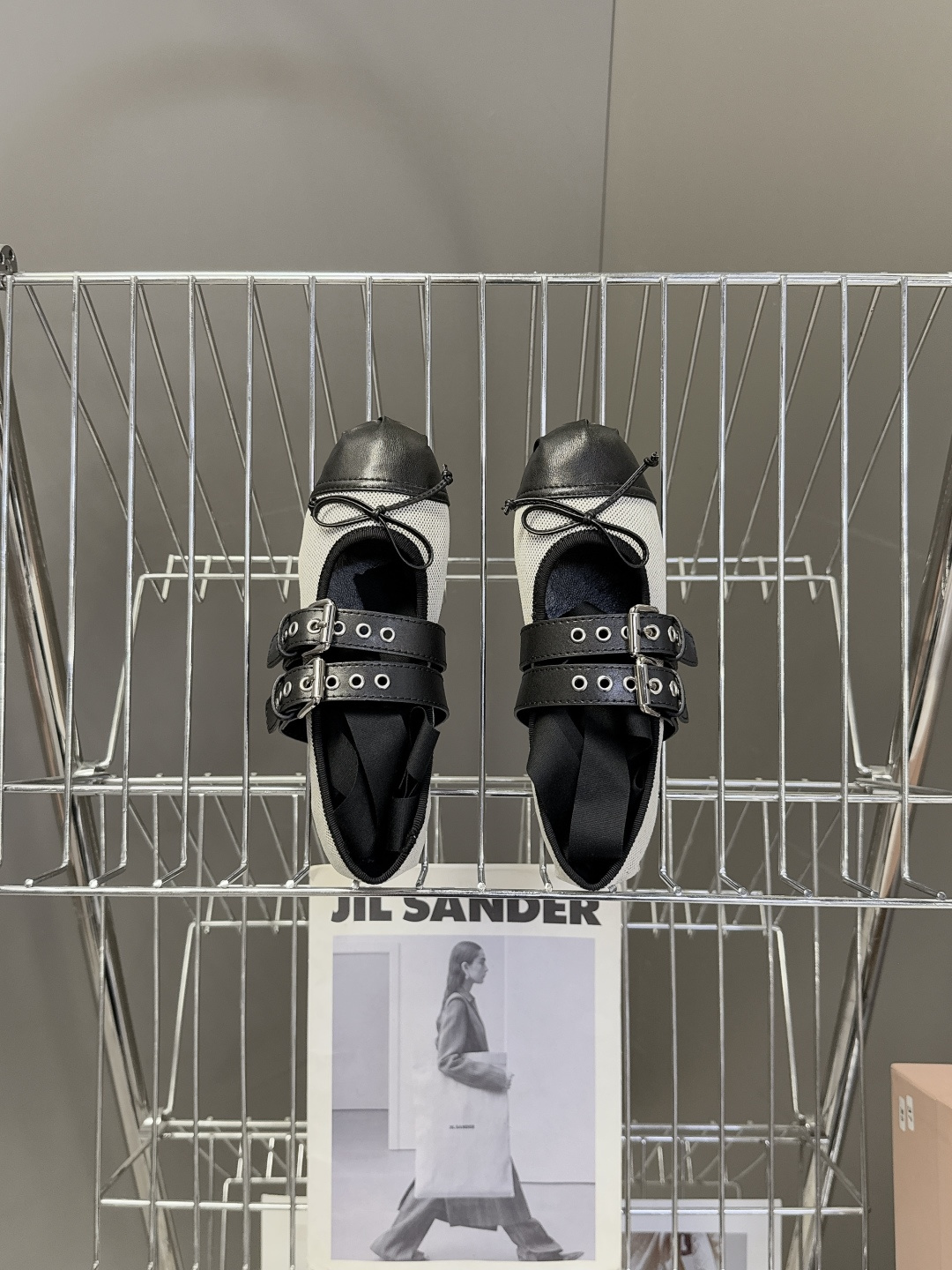 MiuMiu缪缪最新走秀款复古休闲鞋 玛丽珍鞋官方秀场出镜率最高的单品 超多明星时尚博主种草 miu系穿