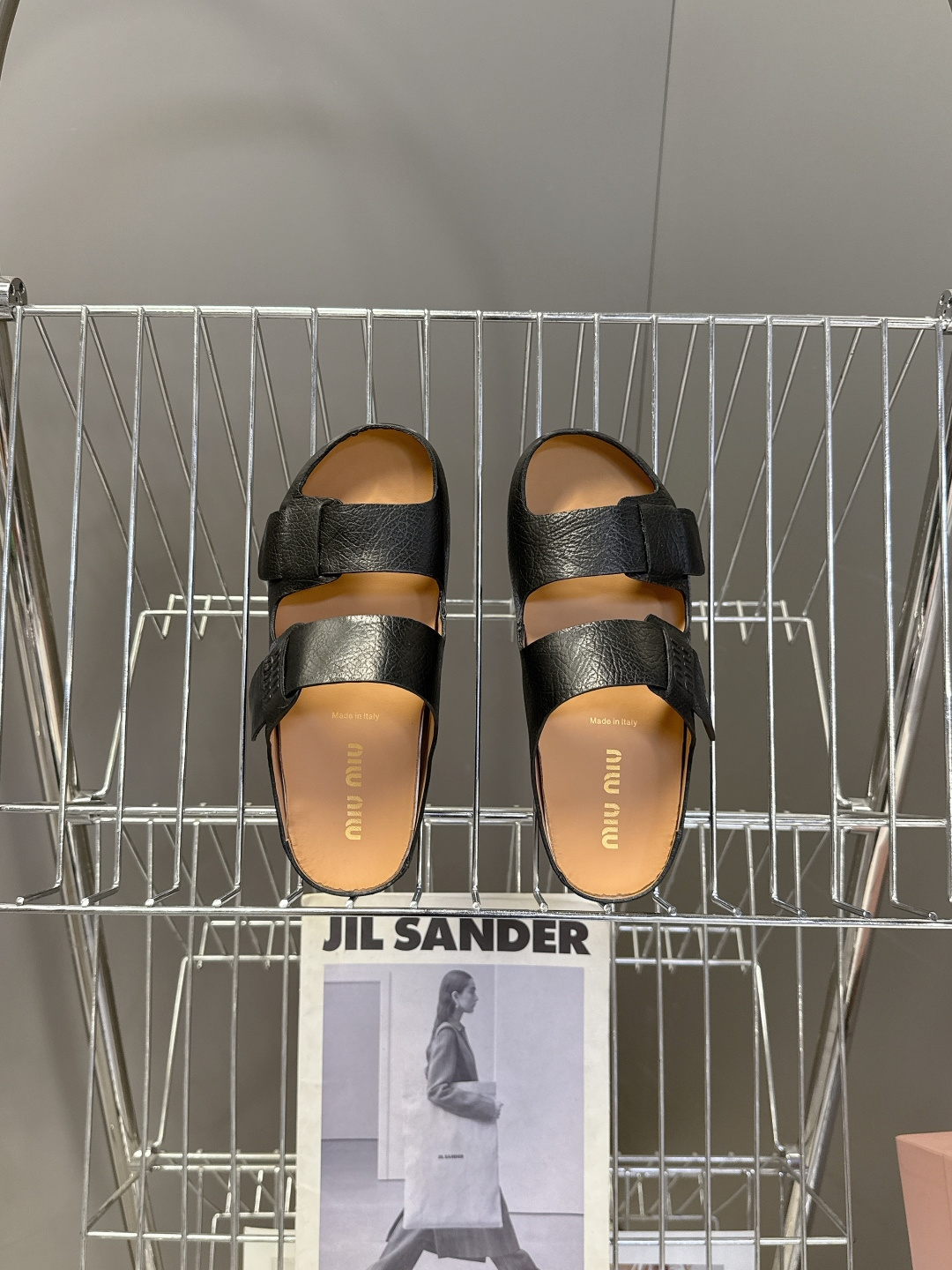 Miu Miu 缪缪春夏最新款双带魔术贴凉拖超多明星网红种草 露趾双带设计 搭配可调节魔术贴 适配不同脚