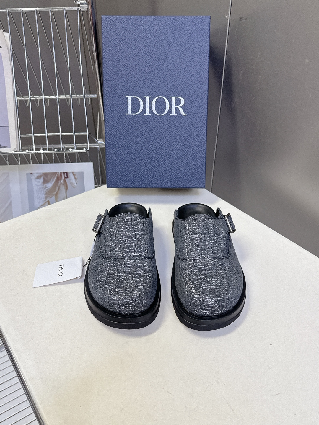 迪奥 Dior春夏最新款Aqua穆勒包头半拖 超多明星网红种草 鞋面采用迪奥经典的 Dior Obliq