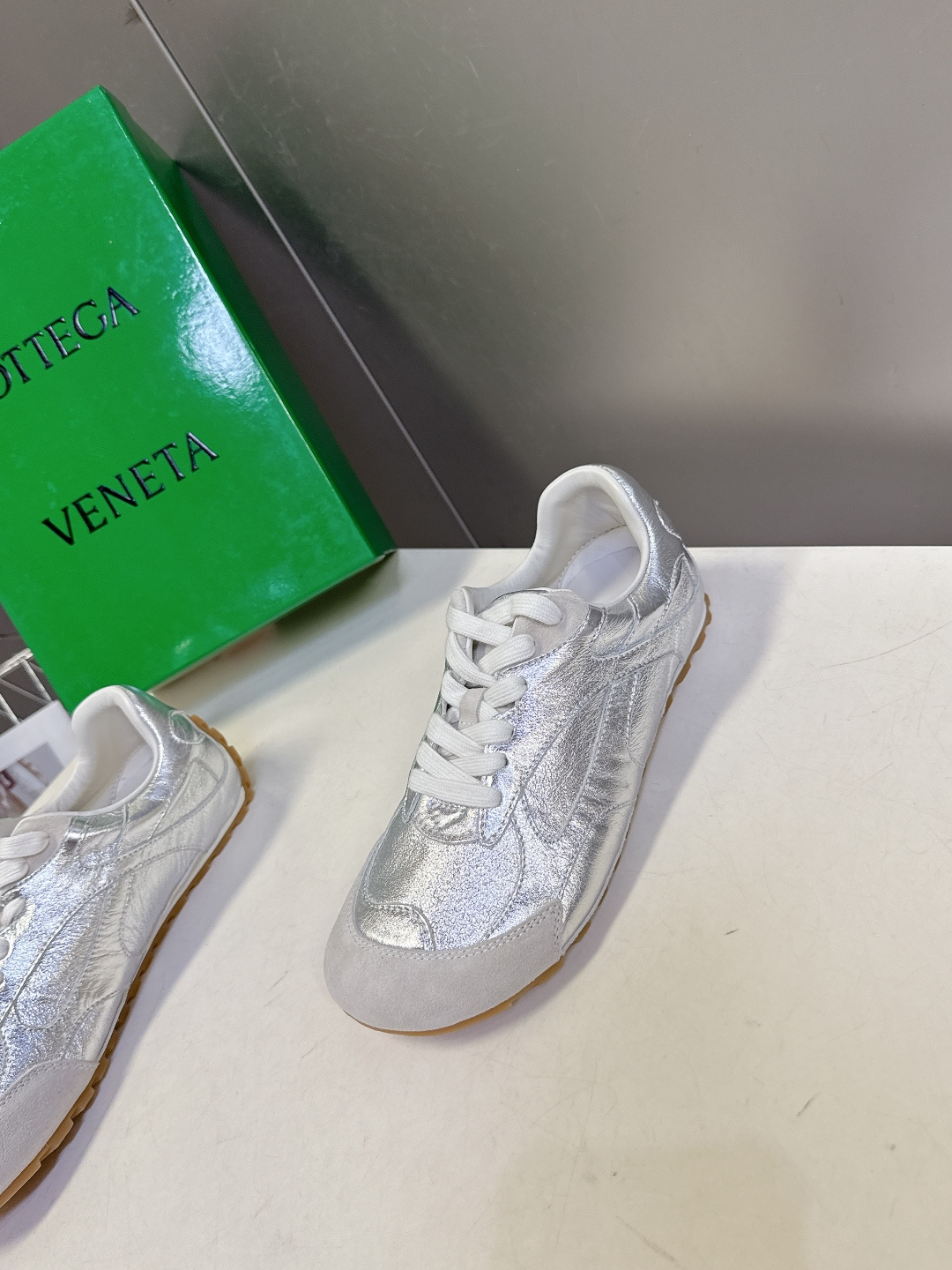 Bottega Veneta BV葆蝶家 阿甘鞋 德训鞋 运动鞋 BV经典老钱风运动鞋超多明星时尚博主种