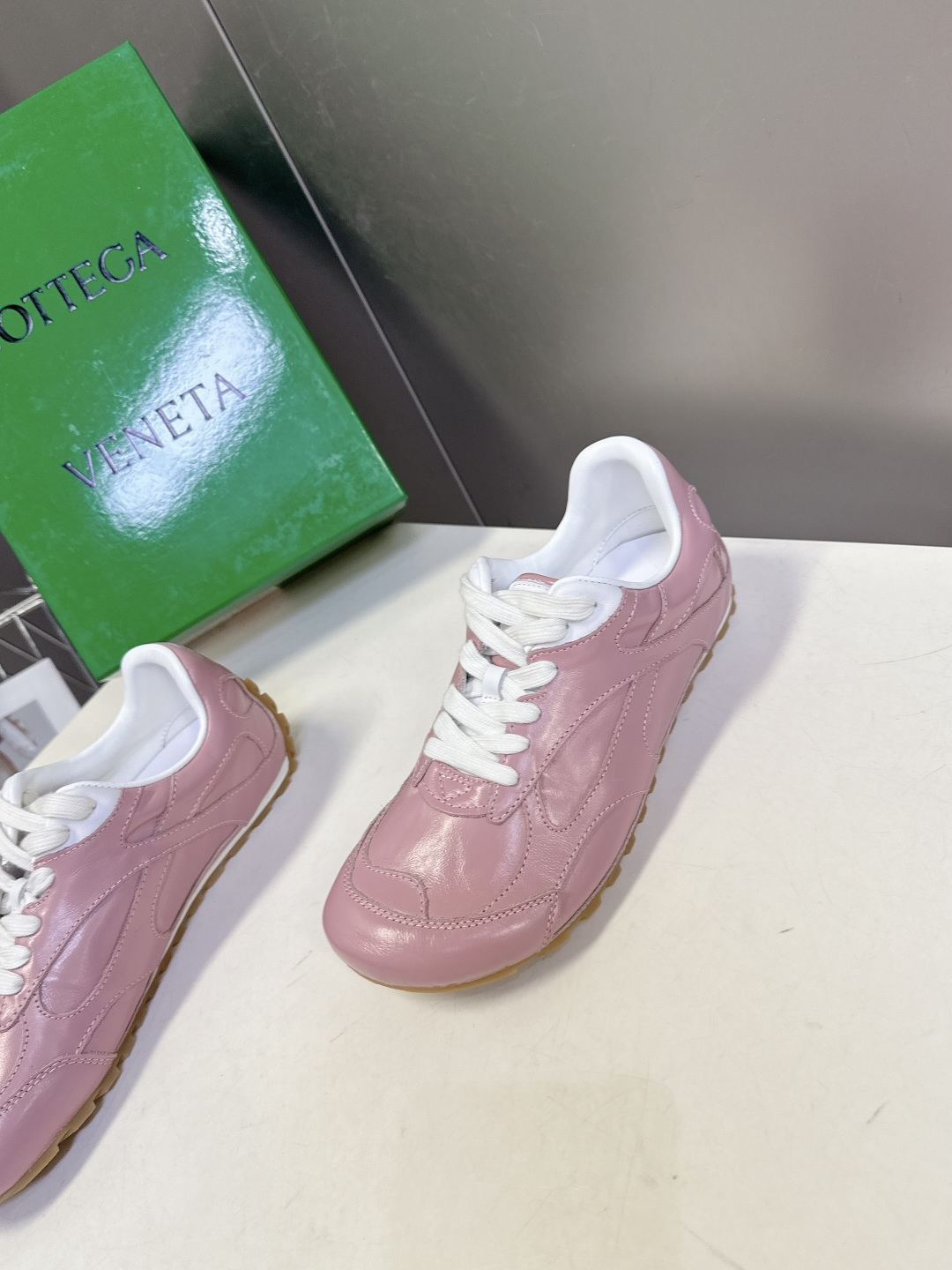 Bottega Veneta BV葆蝶家 阿甘鞋 德训鞋 运动鞋 BV经典老钱风运动鞋超多明星时尚博主种