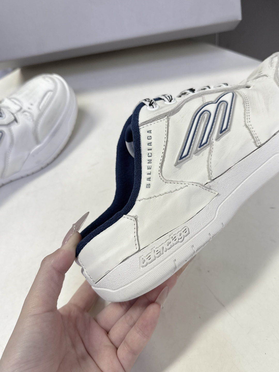 BaLenciaga巴黎世家最新春夏Hamp tons情侣运动鞋半拖 超多明星网红种草 它以经典鞋履为原