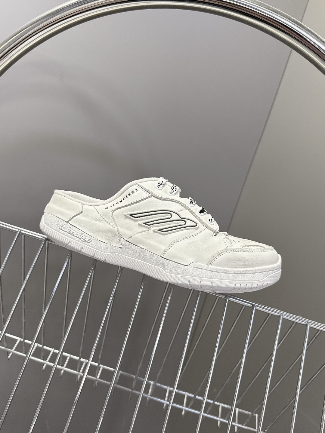 BaLenciaga巴黎世家最新春夏Hamp tons情侣运动鞋半拖 超多明星网红种草 它以经典鞋履为原