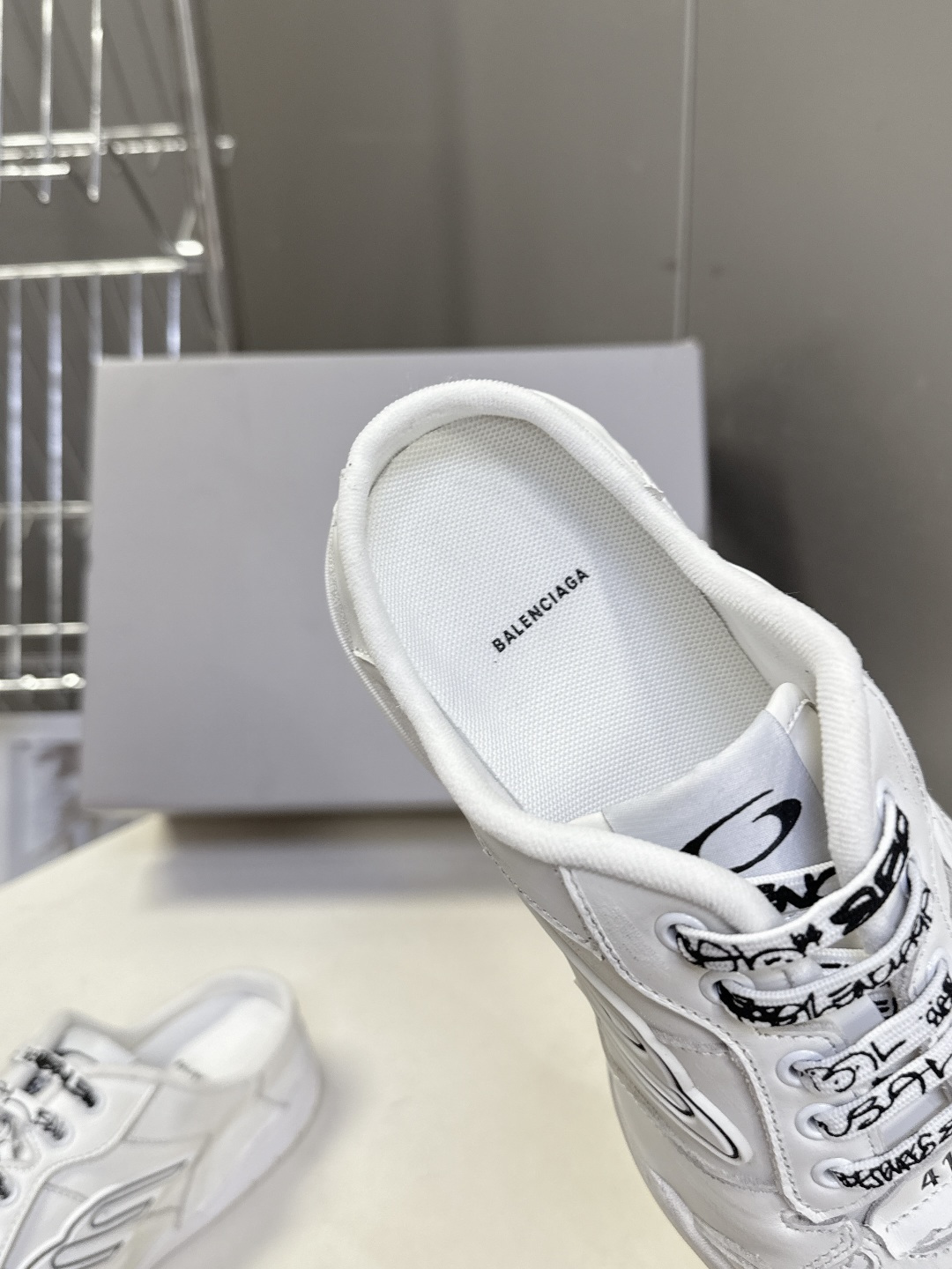 BaLenciaga巴黎世家最新春夏Hamp tons情侣运动鞋半拖 超多明星网红种草 它以经典鞋履为原