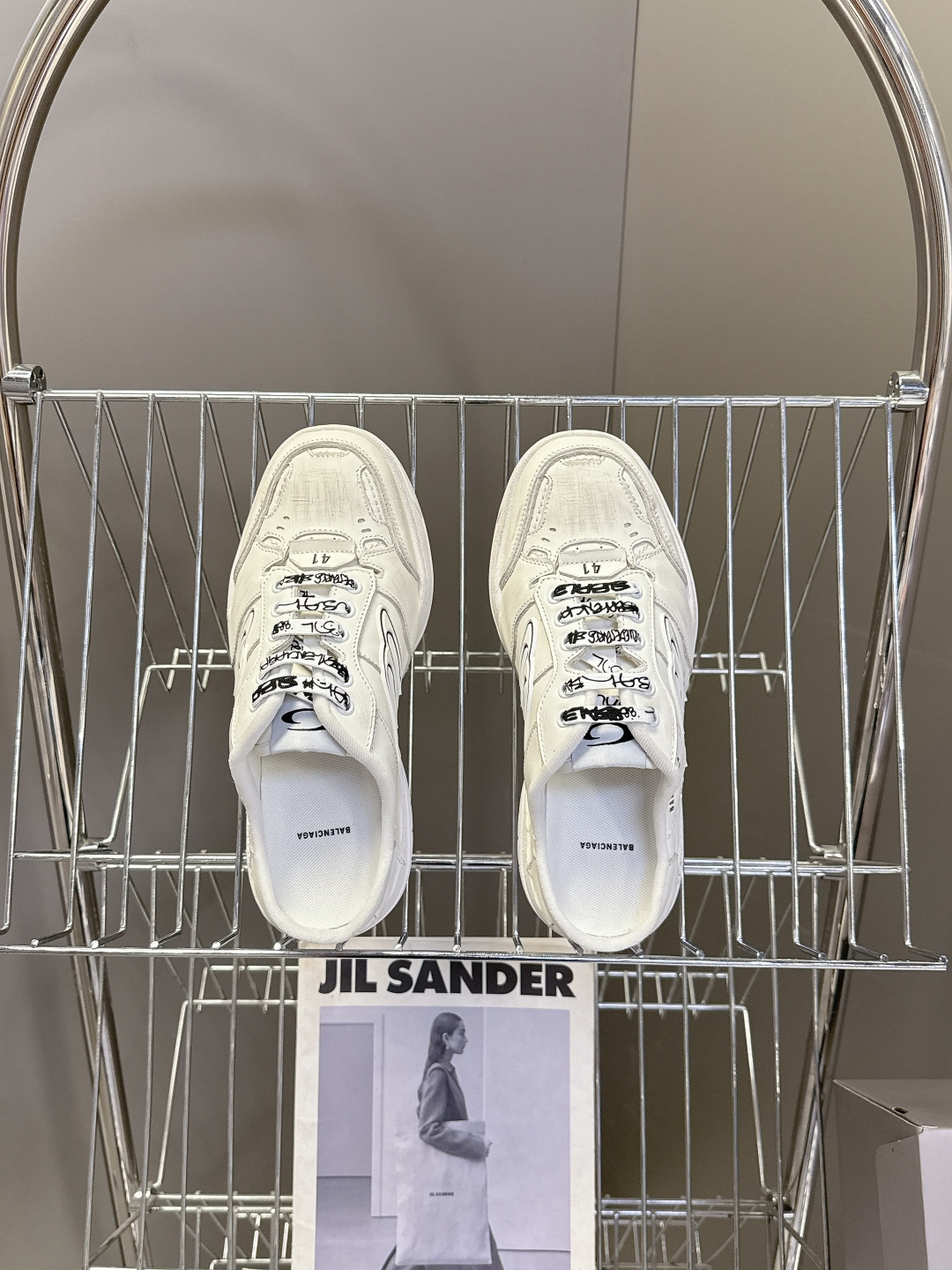 BaLenciaga巴黎世家最新春夏Hamp tons情侣运动鞋半拖 超多明星网红种草 它以经典鞋履为原