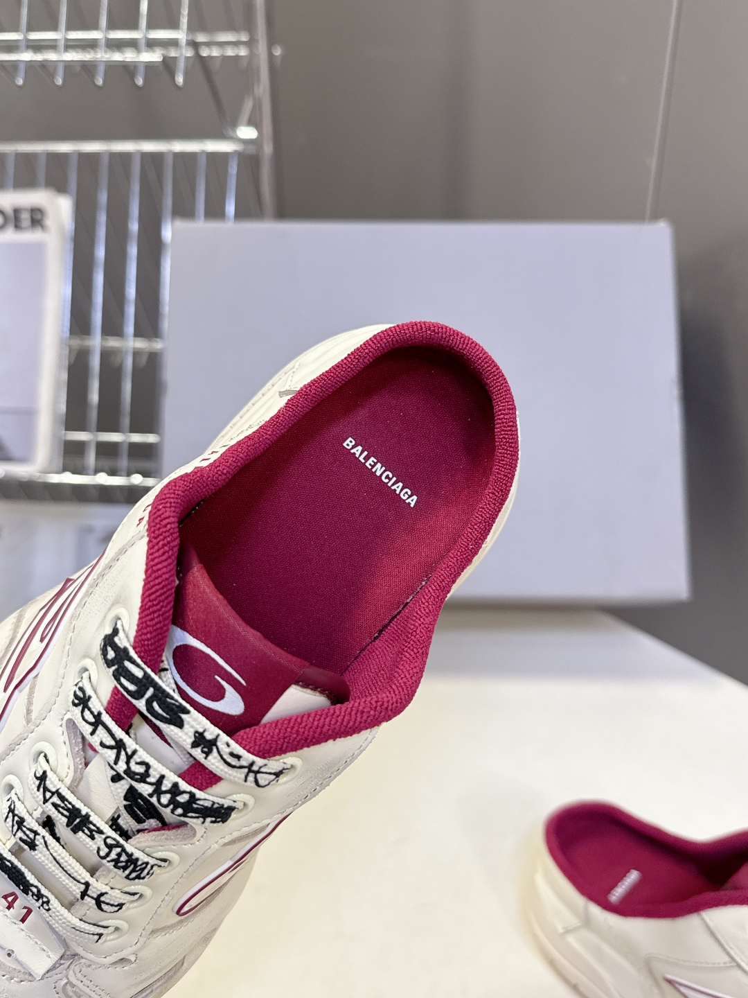 BaLenciaga巴黎世家最新春夏Hamp tons情侣运动鞋半拖 超多明星网红种草 它以经典鞋履为原