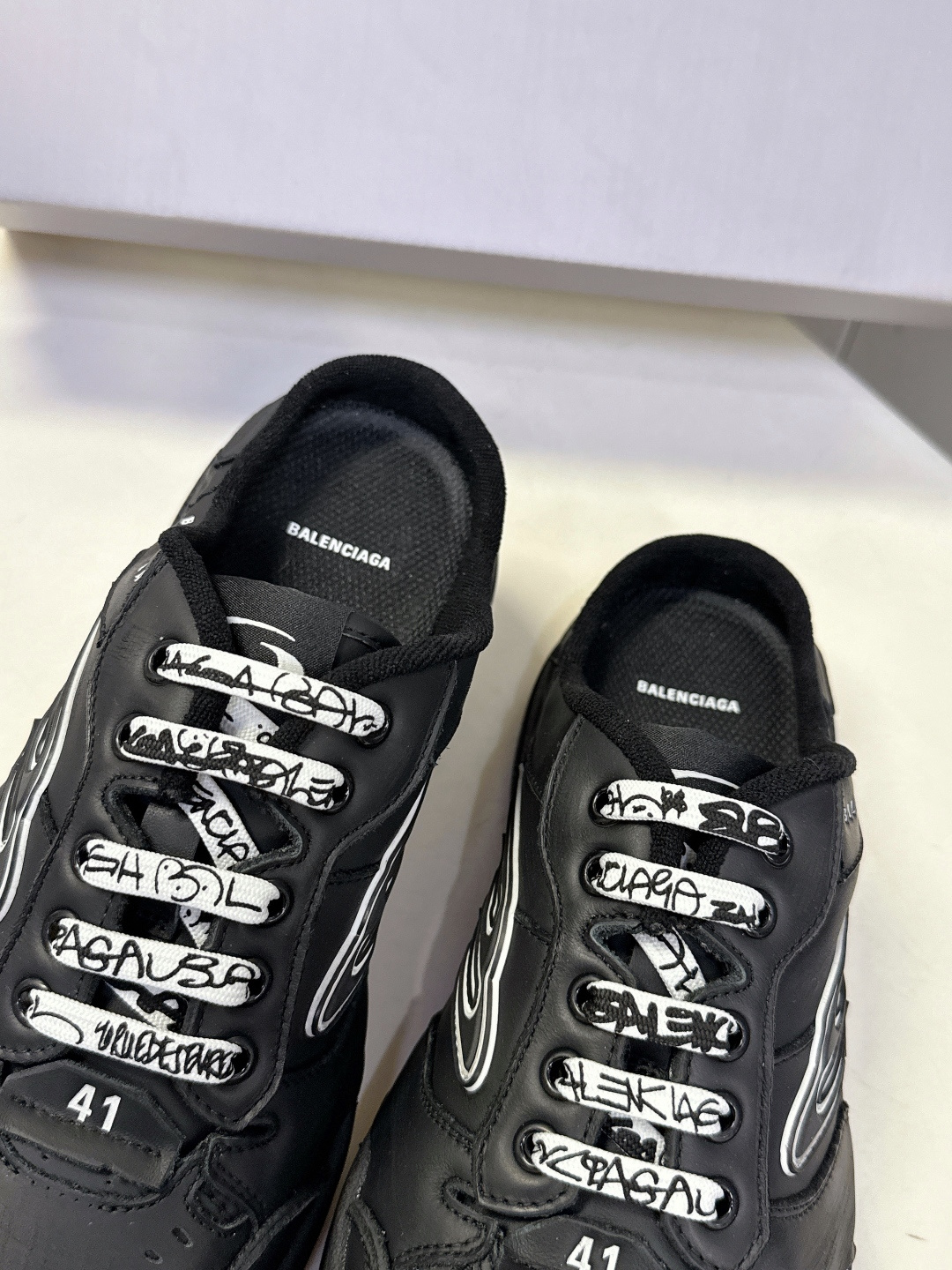 BaLenciaga巴黎世家最新春夏Hamp tons情侣运动鞋半拖 超多明星网红种草 它以经典鞋履为原