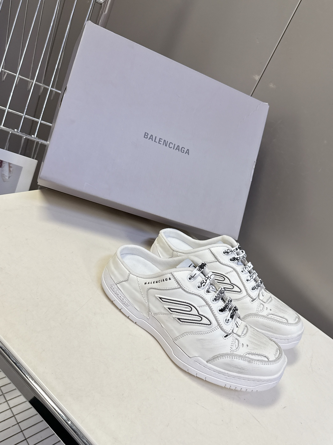 BaLenciaga巴黎世家最新春夏Hamp tons情侣运动鞋半拖 超多明星网红种草 它以经典鞋履为原