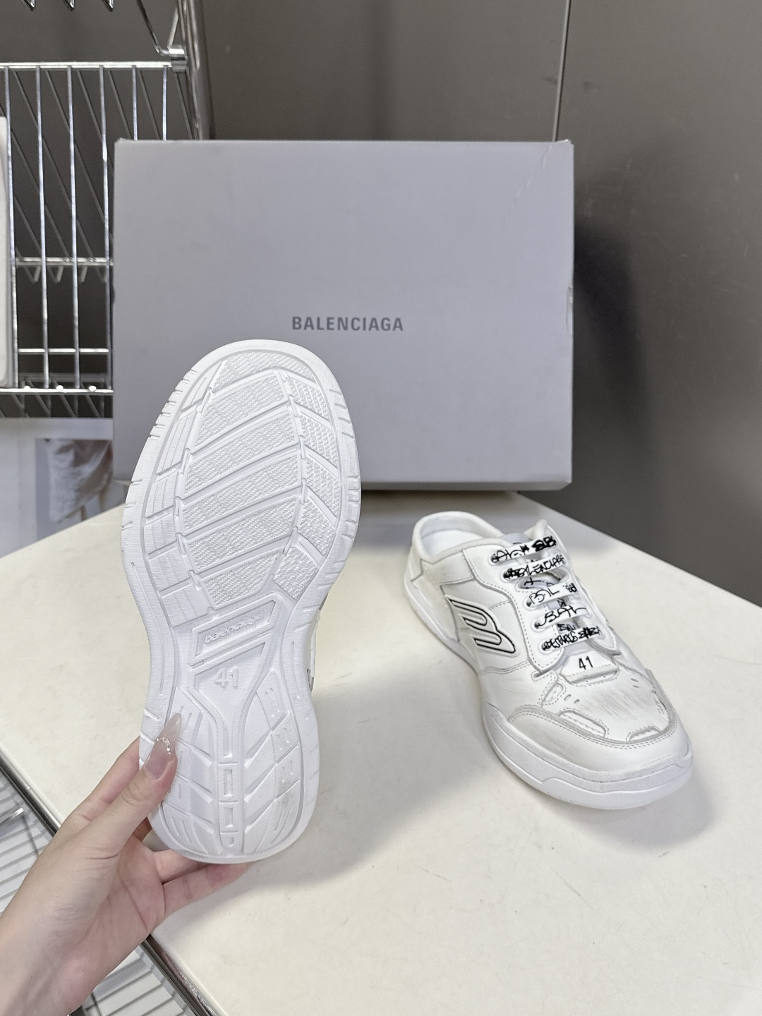 BaLenciaga巴黎世家最新春夏Hamp tons情侣运动鞋半拖 超多明星网红种草 它以经典鞋履为原