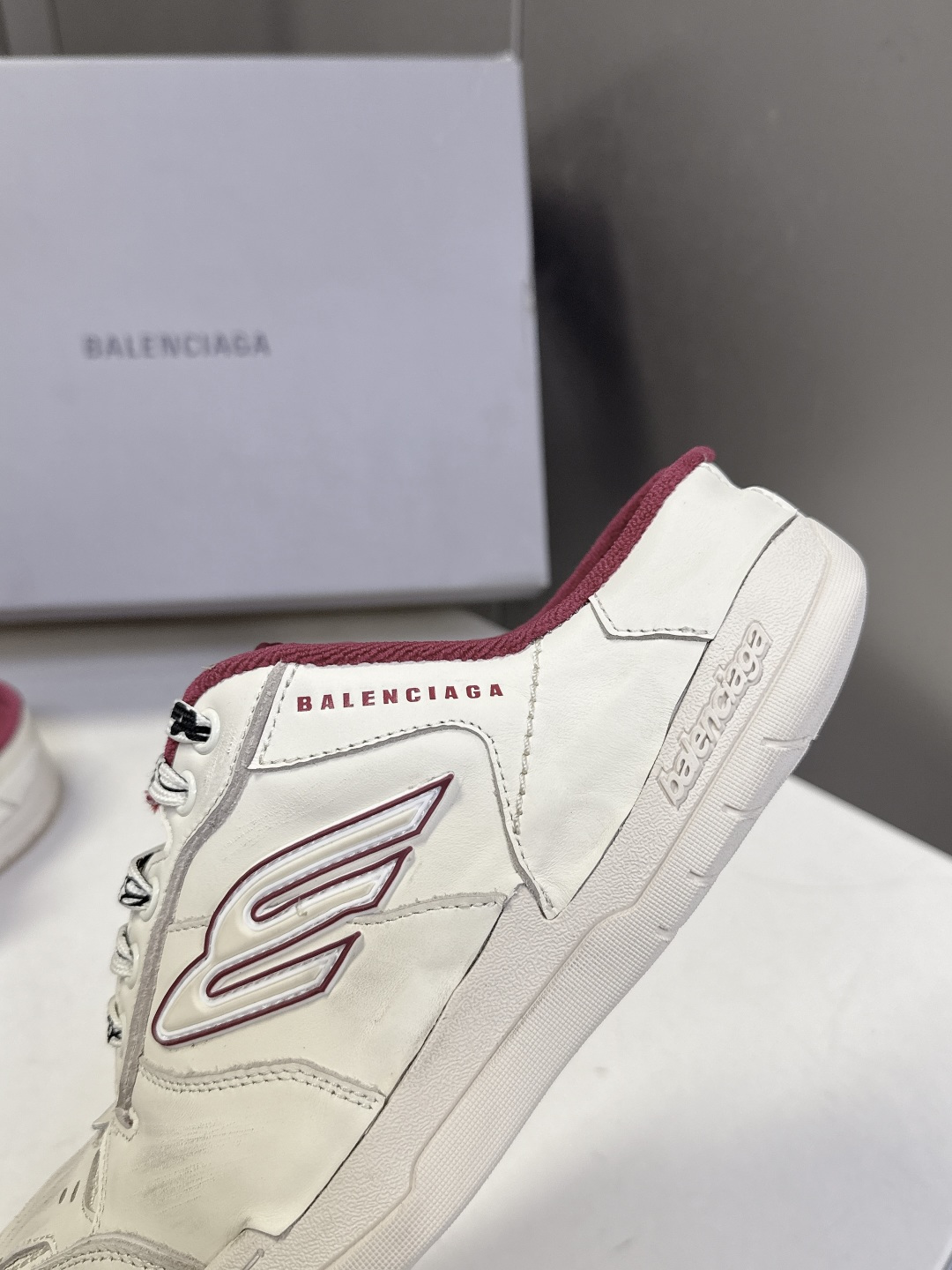 BaLenciaga巴黎世家最新春夏Hamp tons情侣运动鞋半拖 超多明星网红种草 它以经典鞋履为原