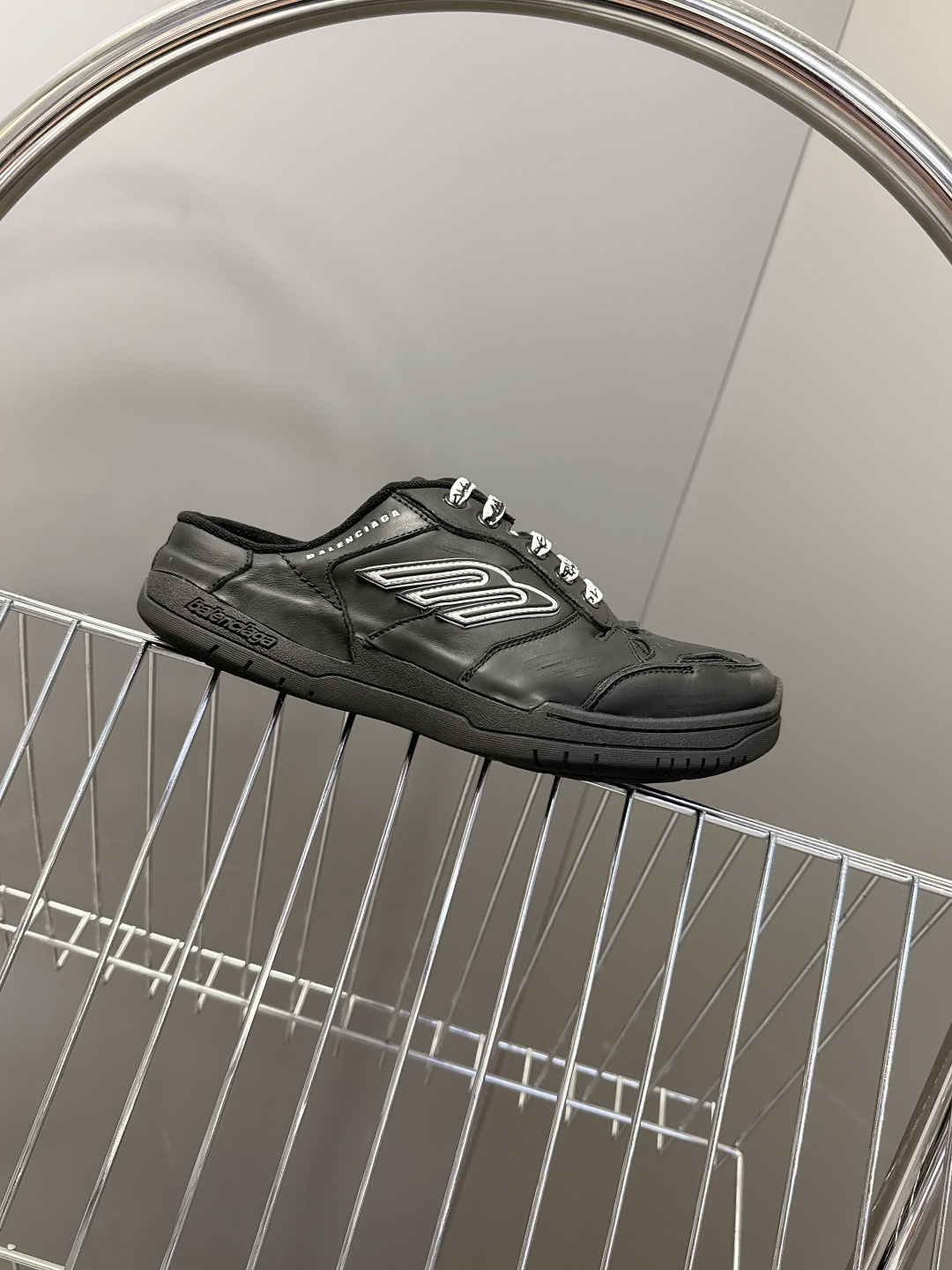 BaLenciaga巴黎世家最新春夏Hamp tons情侣运动鞋半拖 超多明星网红种草 它以经典鞋履为原