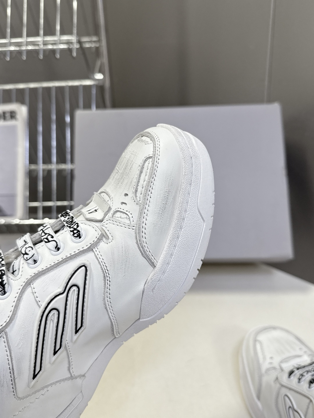 BaLenciaga巴黎世家最新春夏Hamp tons情侣运动鞋半拖 超多明星网红种草 它以经典鞋履为原