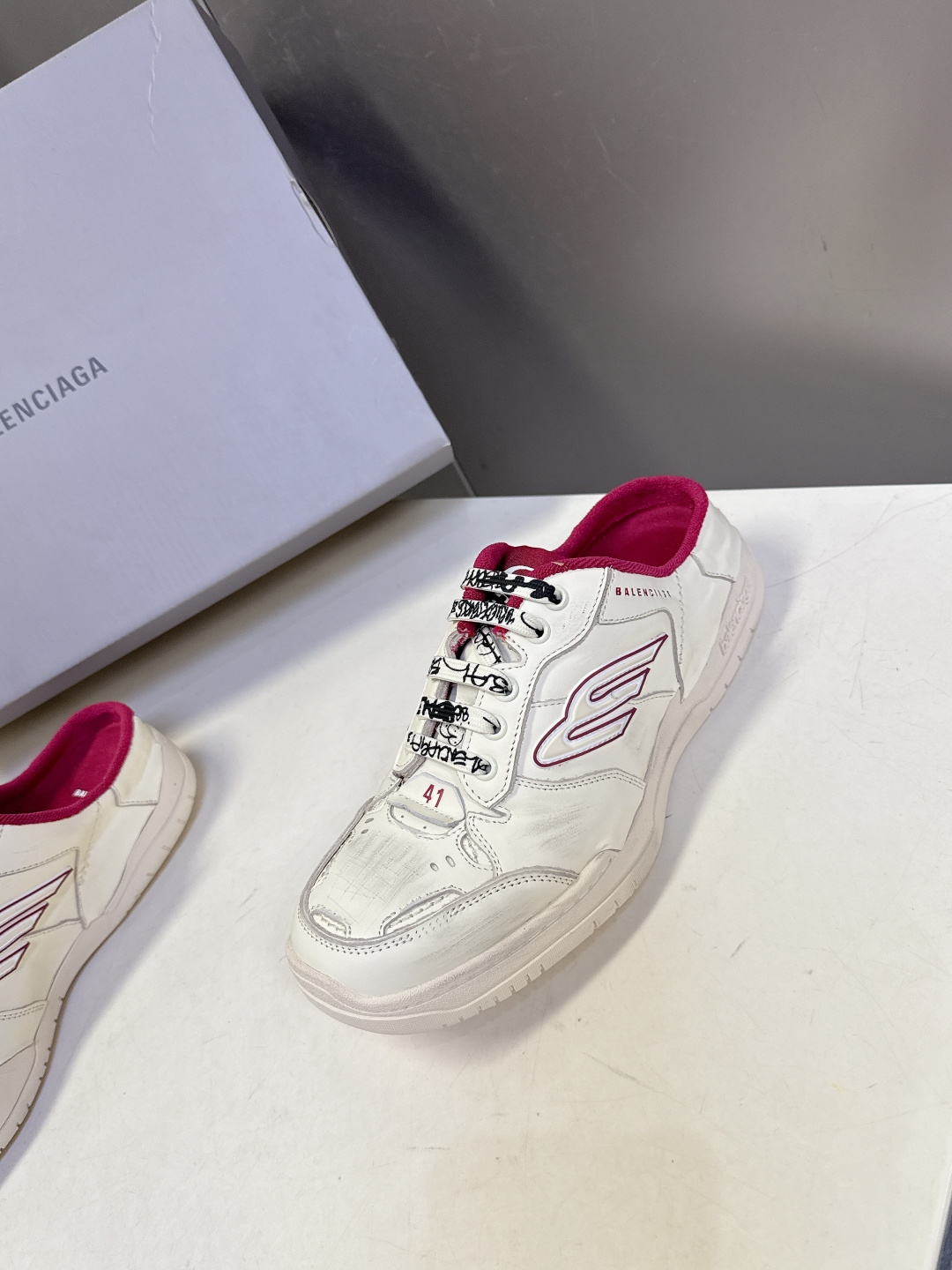 BaLenciaga巴黎世家最新春夏Hamp tons情侣运动鞋半拖 超多明星网红种草 它以经典鞋履为原