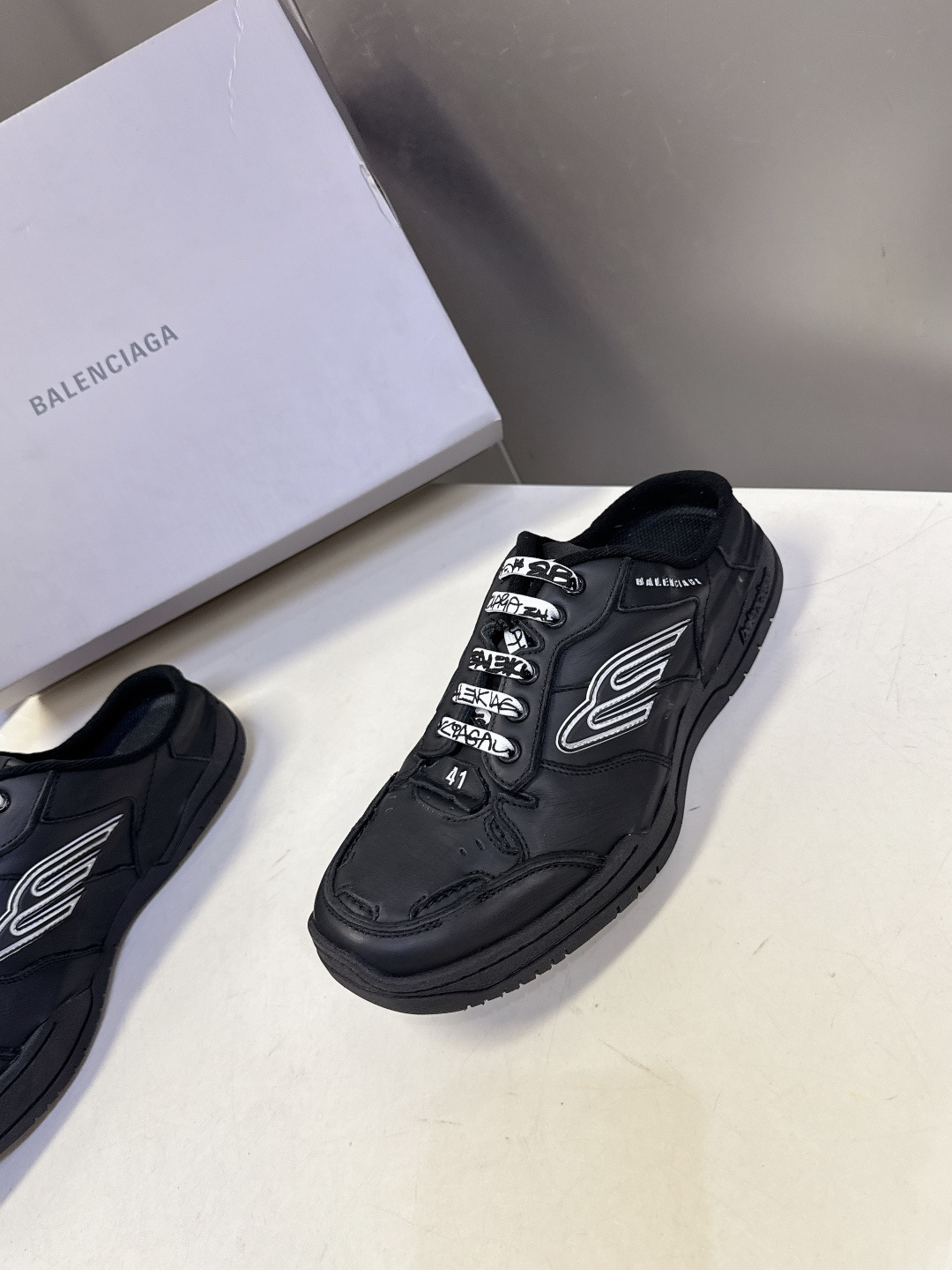 BaLenciaga巴黎世家最新春夏Hamp tons情侣运动鞋半拖 超多明星网红种草 它以经典鞋履为原