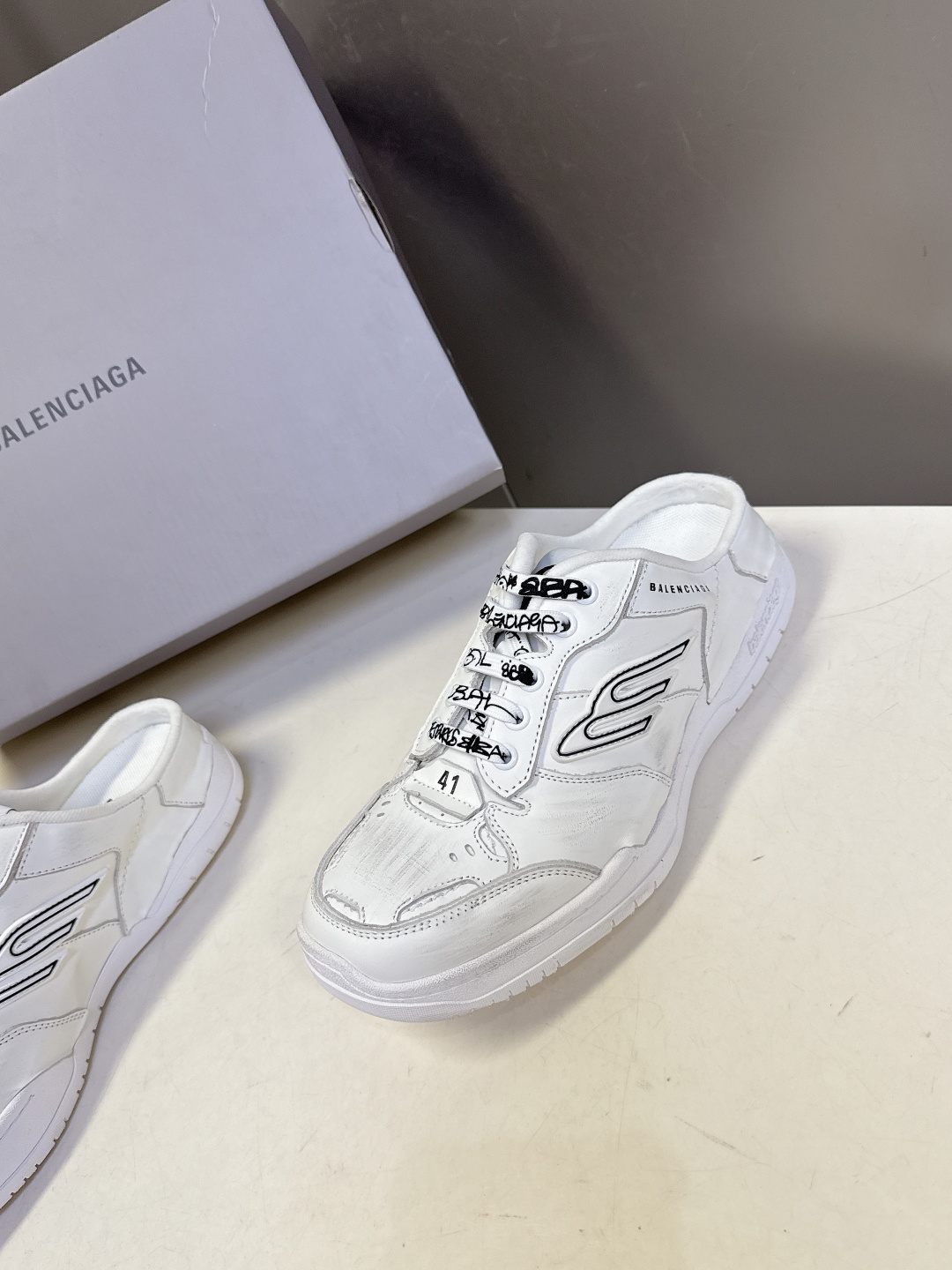 BaLenciaga巴黎世家最新春夏Hamp tons情侣运动鞋半拖 超多明星网红种草 它以经典鞋履为原