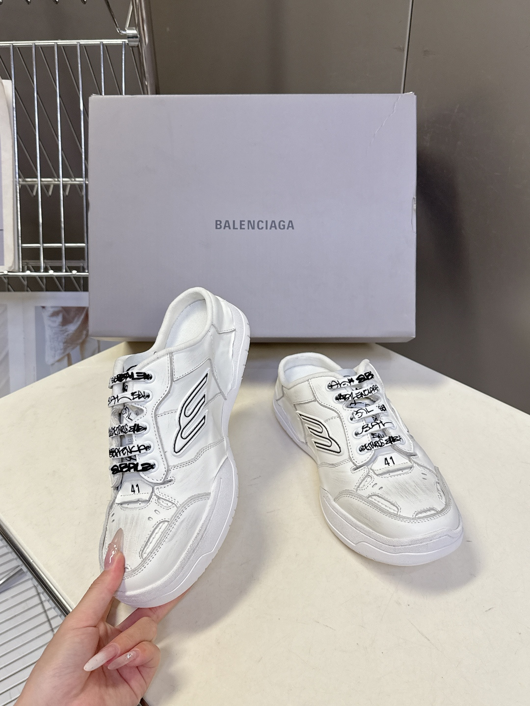 BaLenciaga巴黎世家最新春夏Hamp tons情侣运动鞋半拖 超多明星网红种草 它以经典鞋履为原