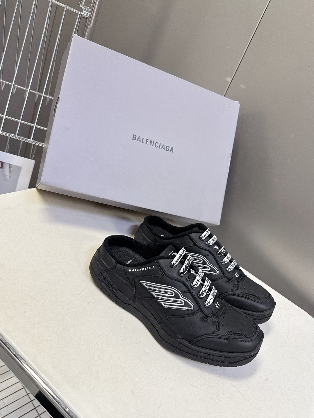 BaLenciaga巴黎世家最新春夏Hamp tons情侣运动鞋半拖 超多明星网红种草 它以经典鞋履为原