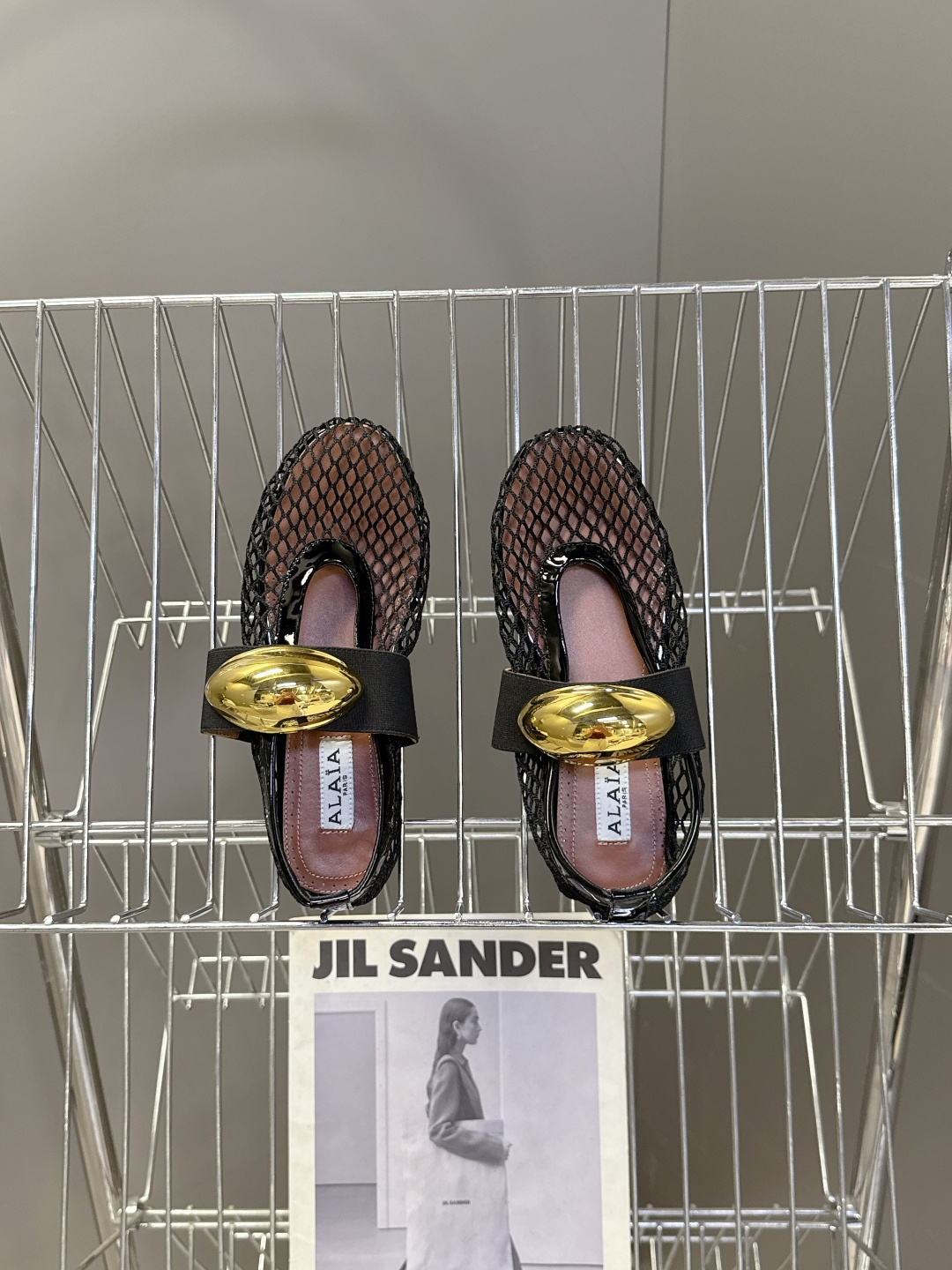 ALAÏA阿莱亚春夏最新款网眼金属扣玛丽珍芭蕾舞平底鞋超多明星网红种草 是近年很火的“渔网芭蕾鞋”风格 