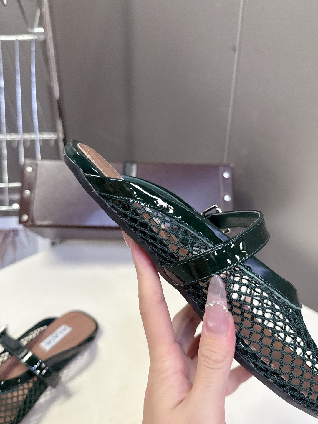 Alaia阿莱亚经典走秀款平底网面芭蕾舞鞋 风靡全球超火的平底鞋 半拖  超多明星时尚博主种草～当下最火