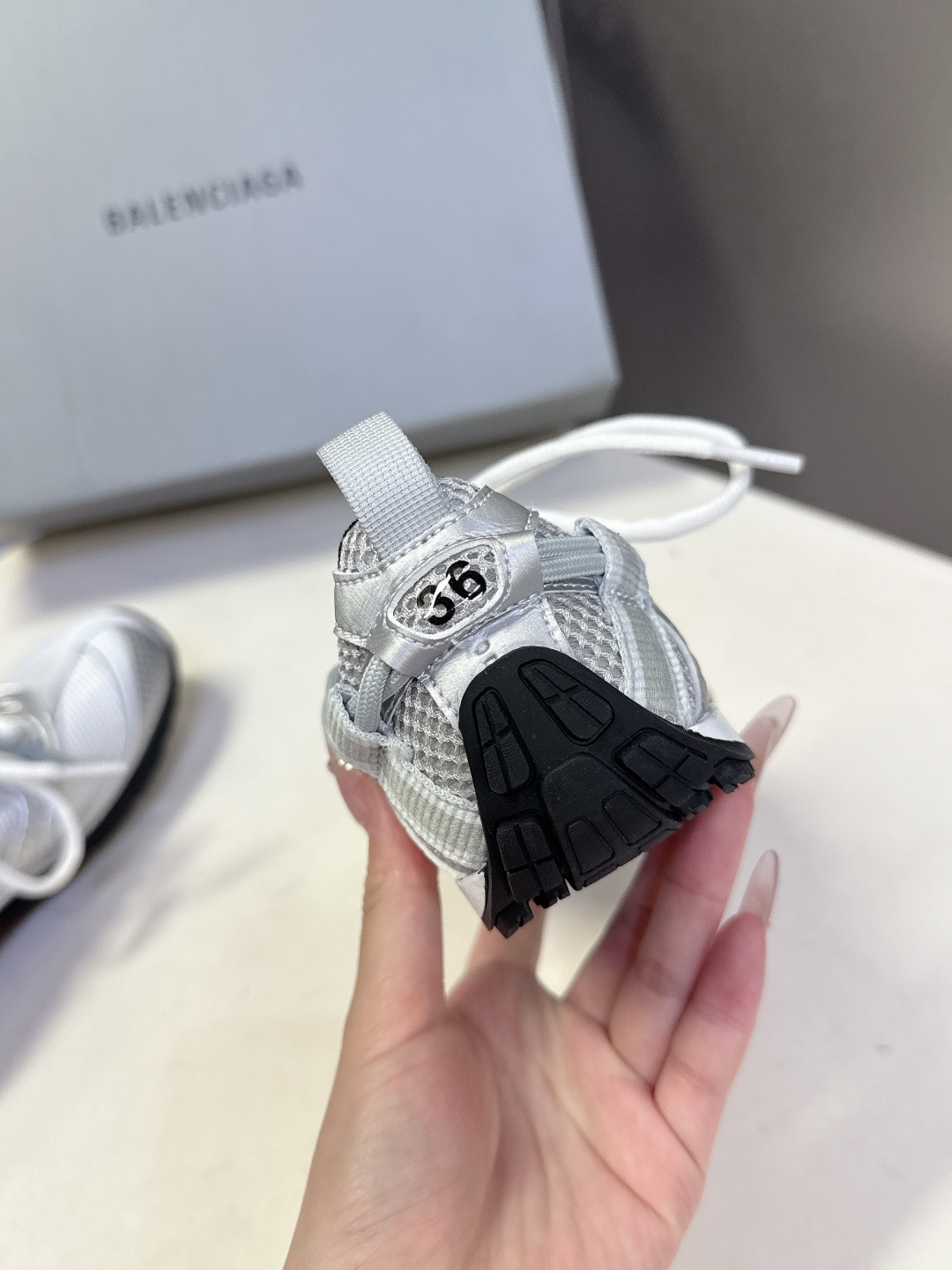 男装➕10 Balenciaga巴黎世家春夏最新情侣款 运动鞋超多明星网红种草 这是巴黎世家26年全新R
