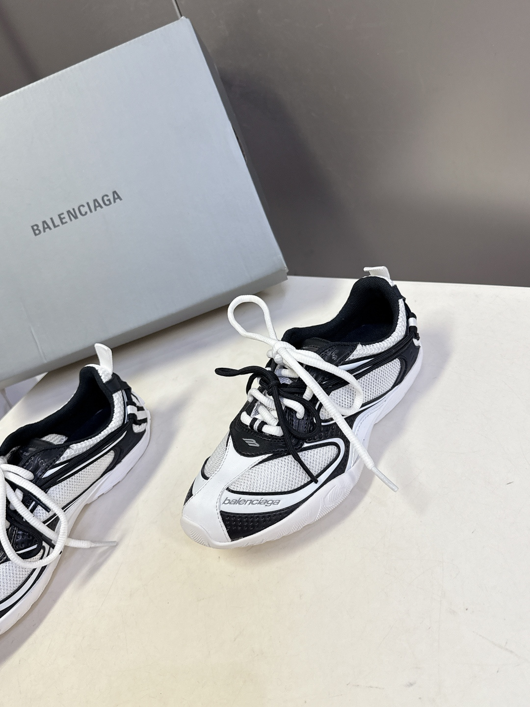 男装➕10 Balenciaga巴黎世家春夏最新情侣款 运动鞋超多明星网红种草 这是巴黎世家26年全新R