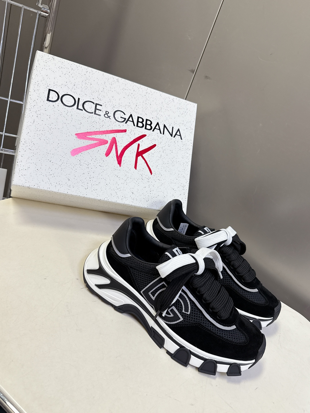 Dolce & Gabbana杜嘉班纳春夏最新情侣款老爹鞋 运动鞋超多明星网红种草 鞋身侧面的超大DG字