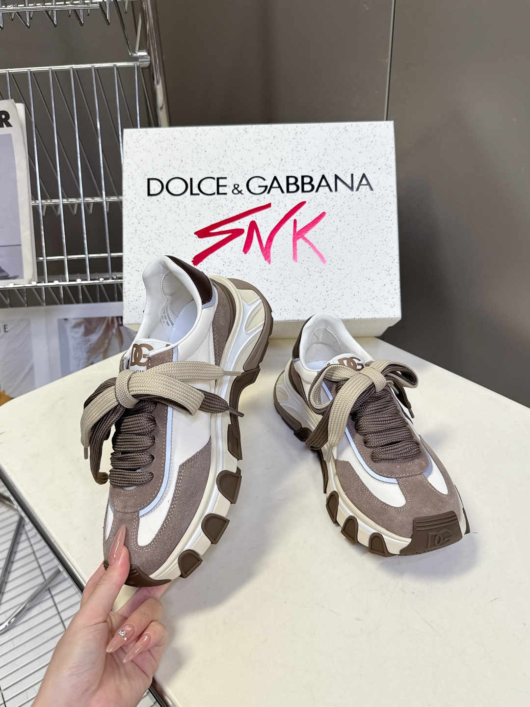 Dolce & Gabbana杜嘉班纳春夏最新情侣款老爹鞋 运动鞋超多明星网红种草 鞋身侧面的超大DG字